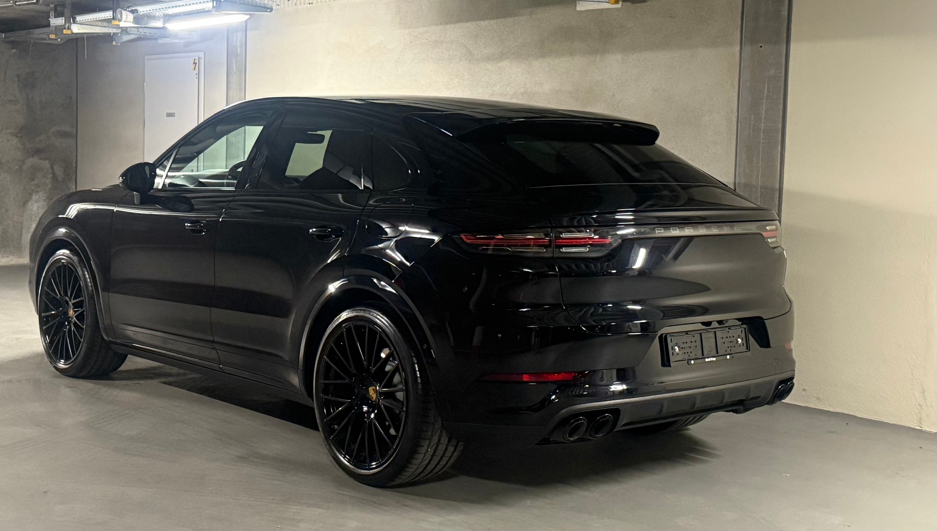PORSCHE Cayenne Coupé E-Hybrid-image-4