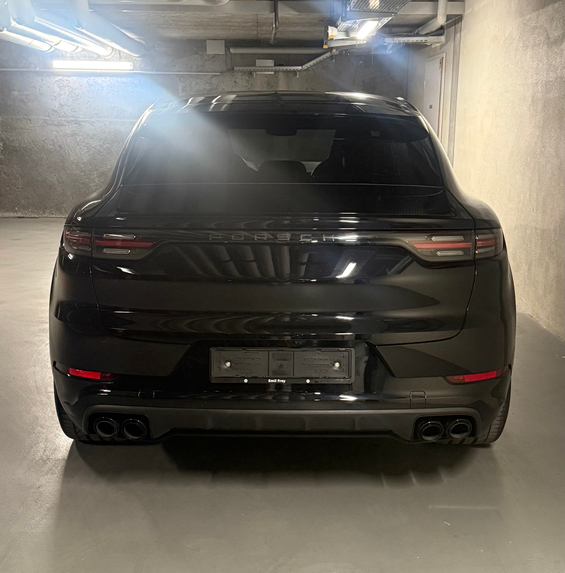 PORSCHE Cayenne Coupé E-Hybrid-image-6