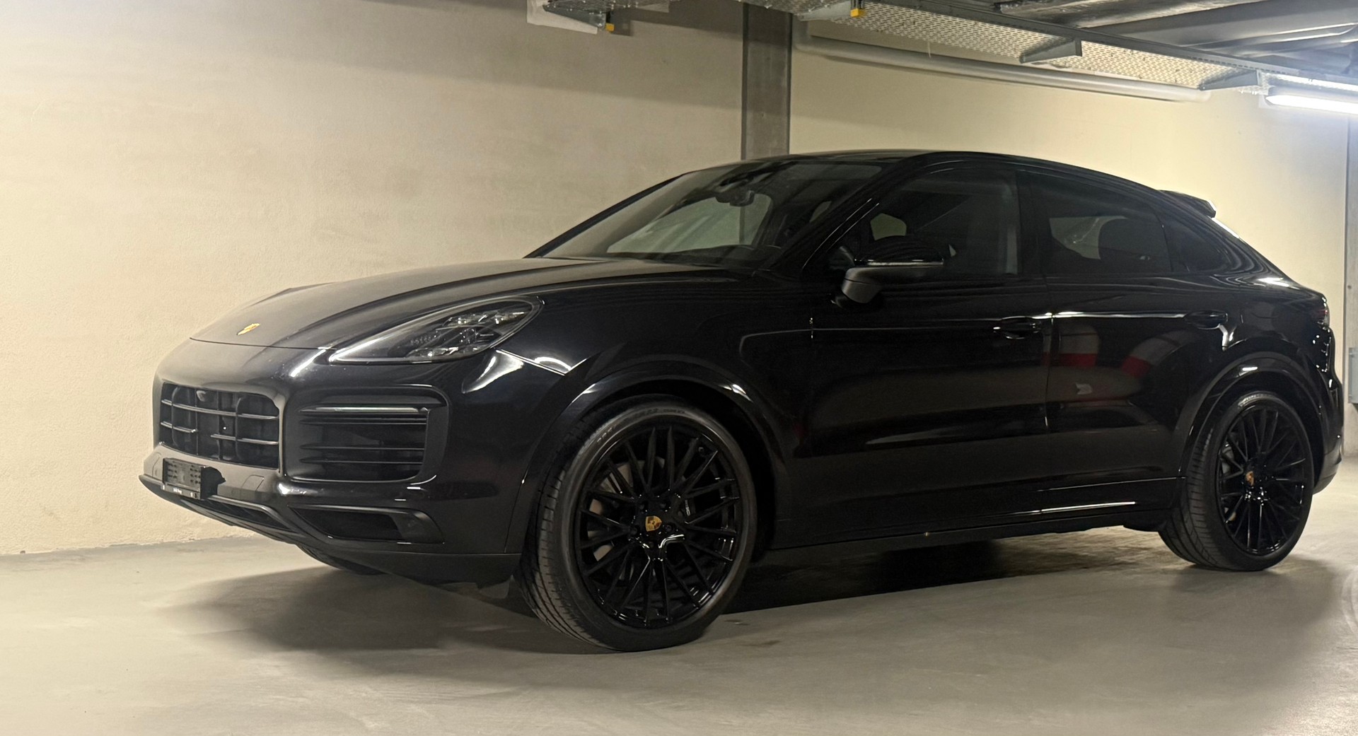 PORSCHE Cayenne Coupé E-Hybrid-showroom-element-1