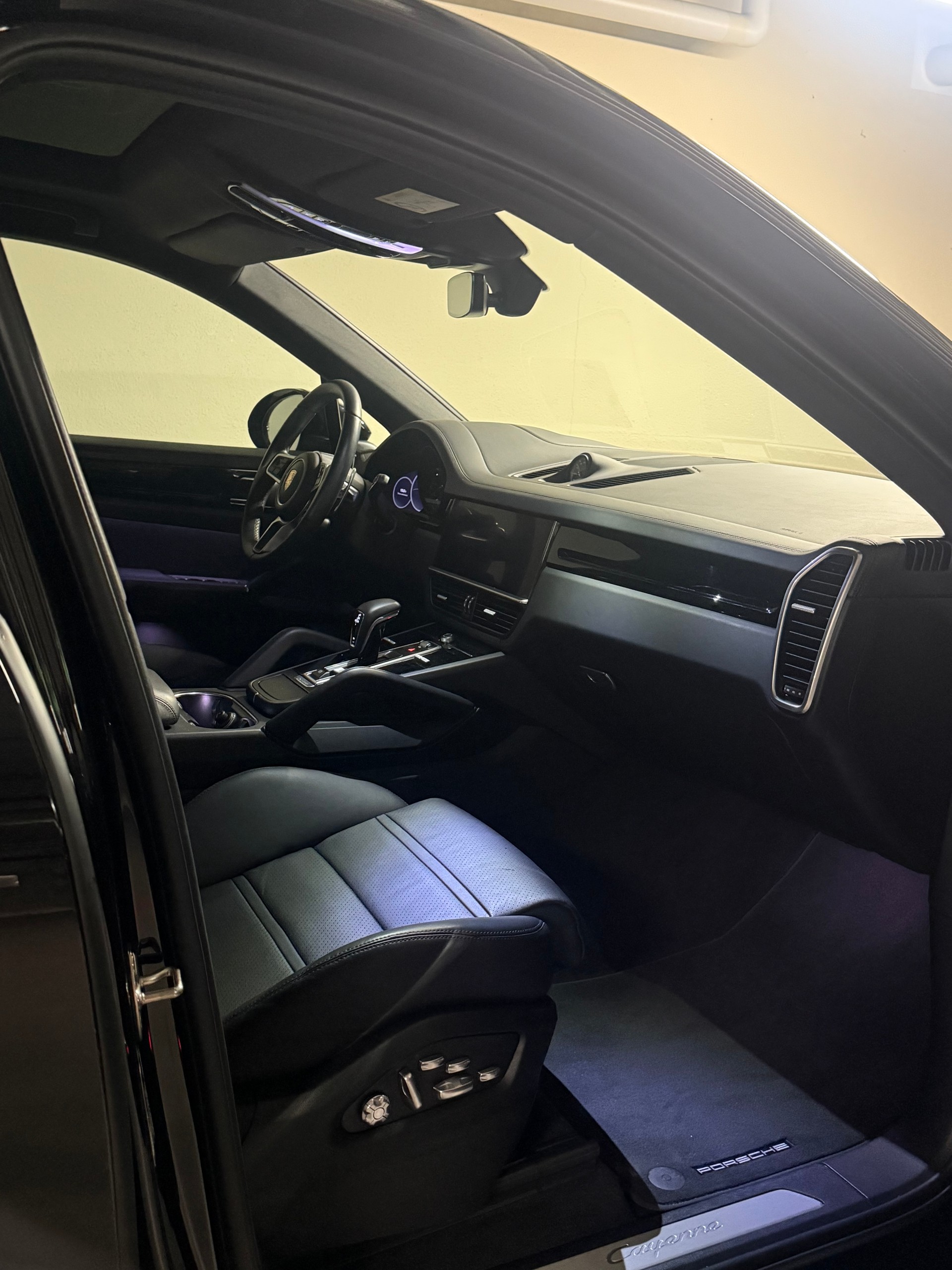 PORSCHE Cayenne Coupé E-Hybrid-image-8
