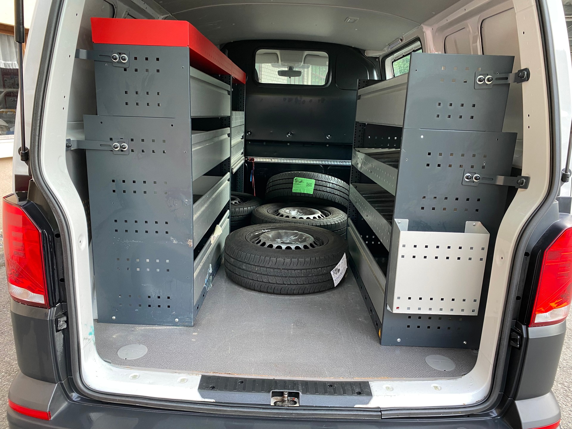 VW T6.1 2.0 TDI 4Motion DSG-image-6