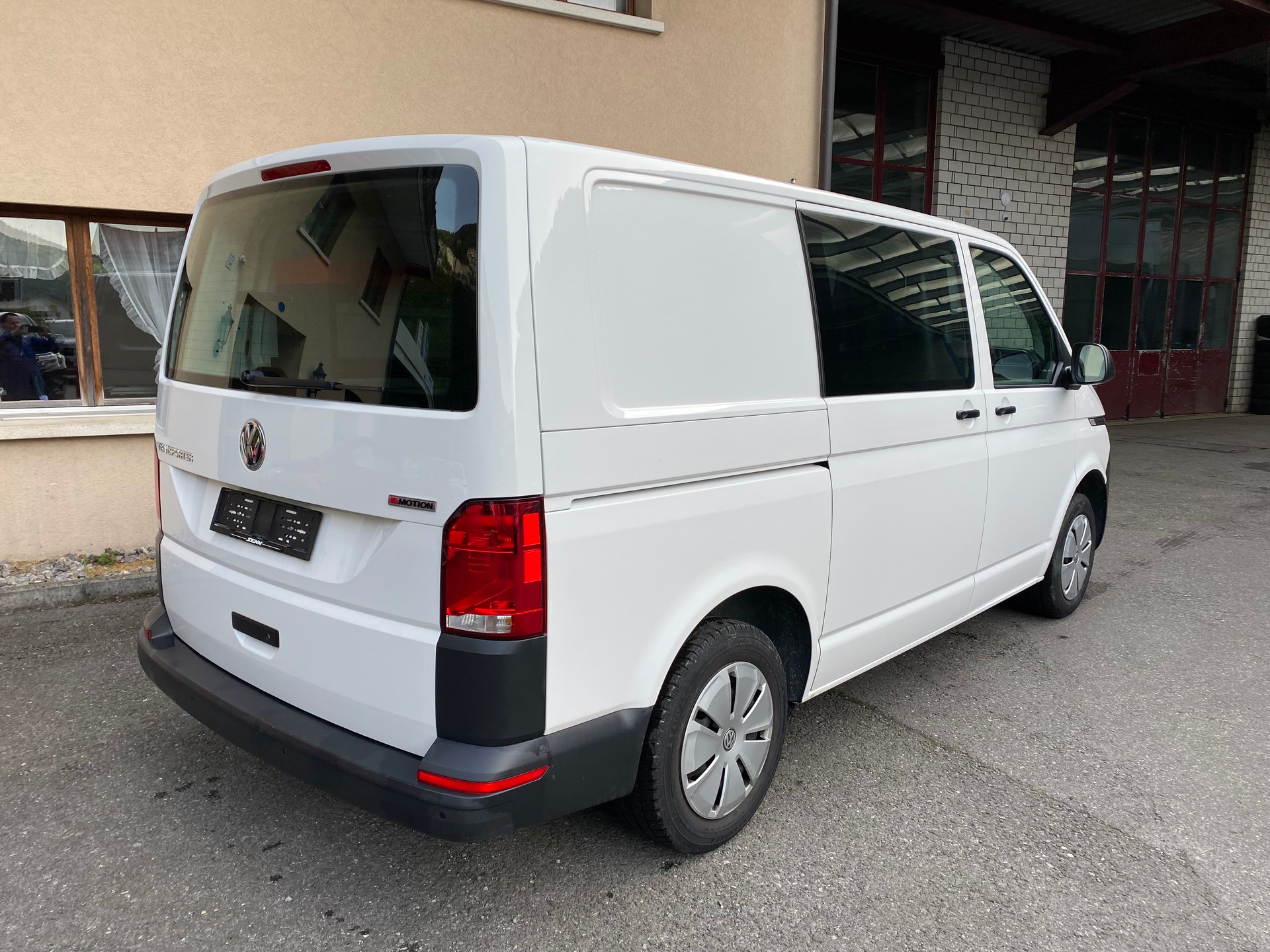 VW T6.1 2.0 TDI 4Motion DSG-image-10