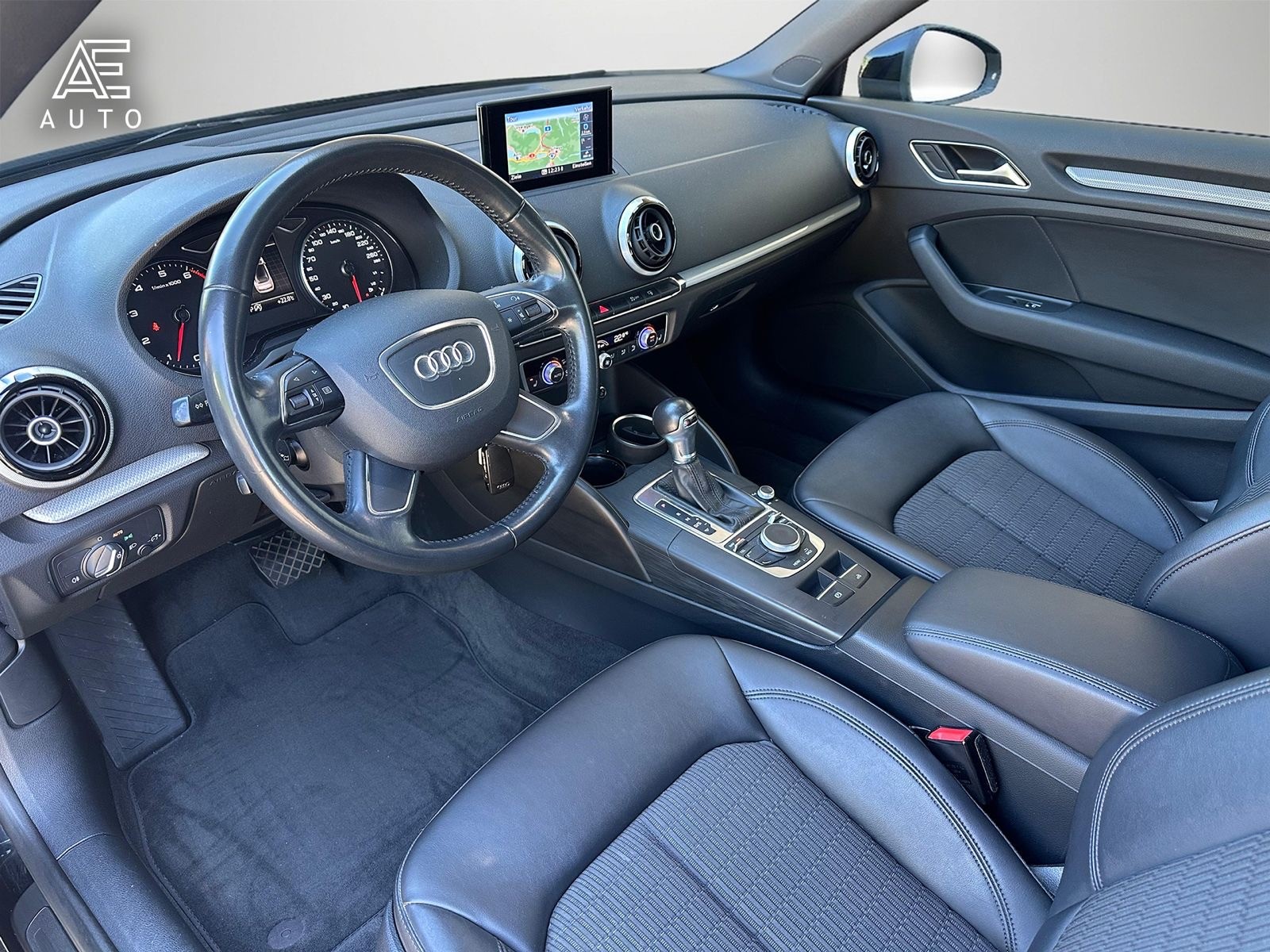 AUDI A3 Cabriolet 1.4 TFSI Attraction S-tronic-image-7