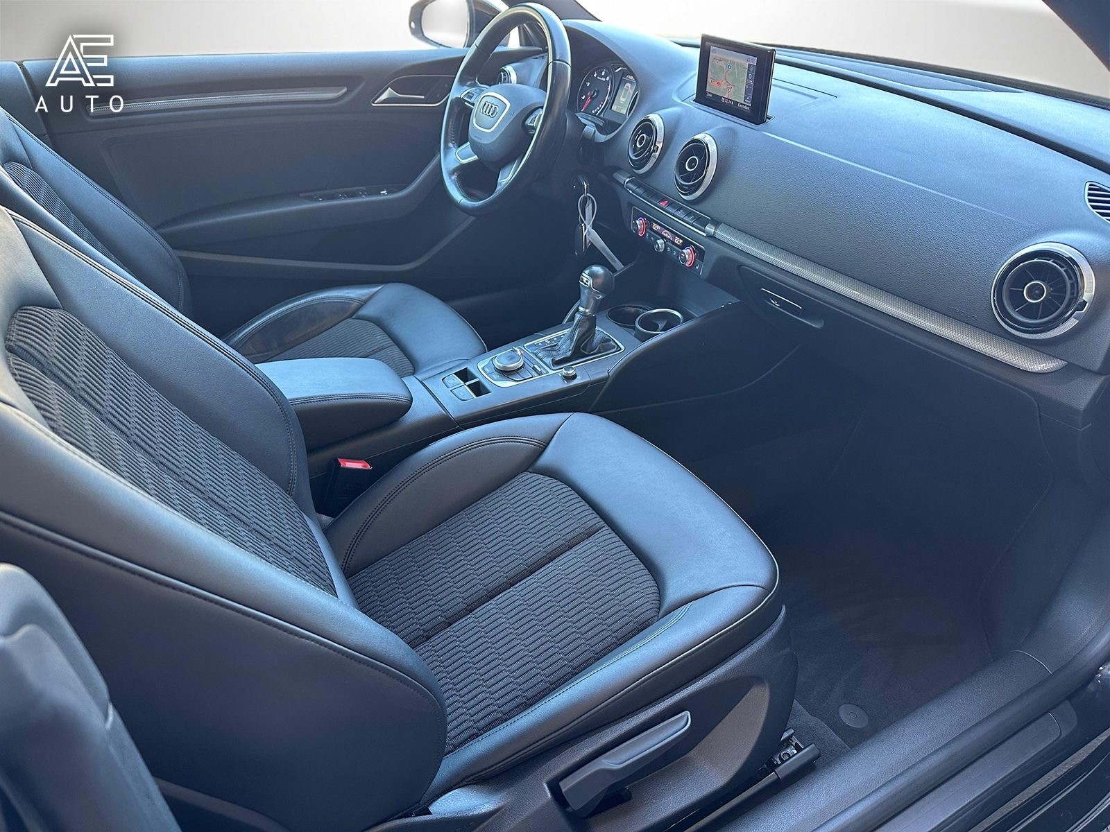 AUDI A3 Cabriolet 1.4 TFSI Attraction S-tronic-image-8