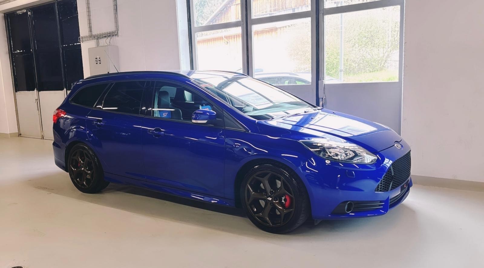 FORD Focus 2.0 SCTi ST-3-image-3