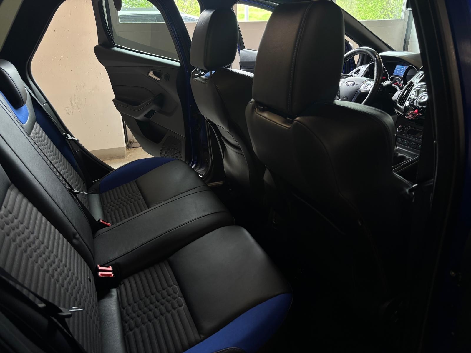 FORD Focus 2.0 SCTi ST-3-image-10