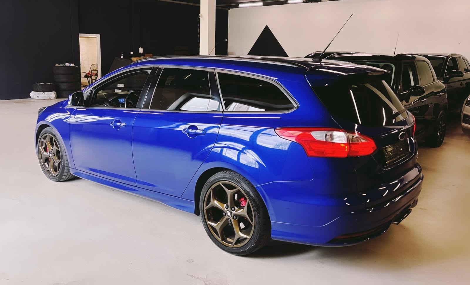 FORD Focus 2.0 SCTi ST-3-image-7