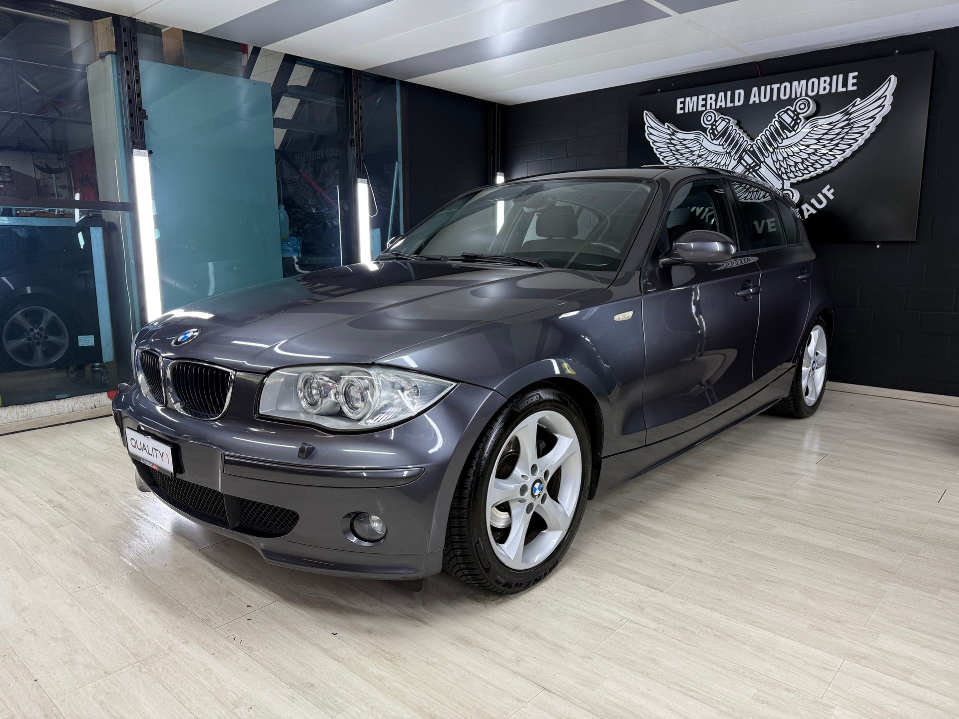 BMW 120i-image-2