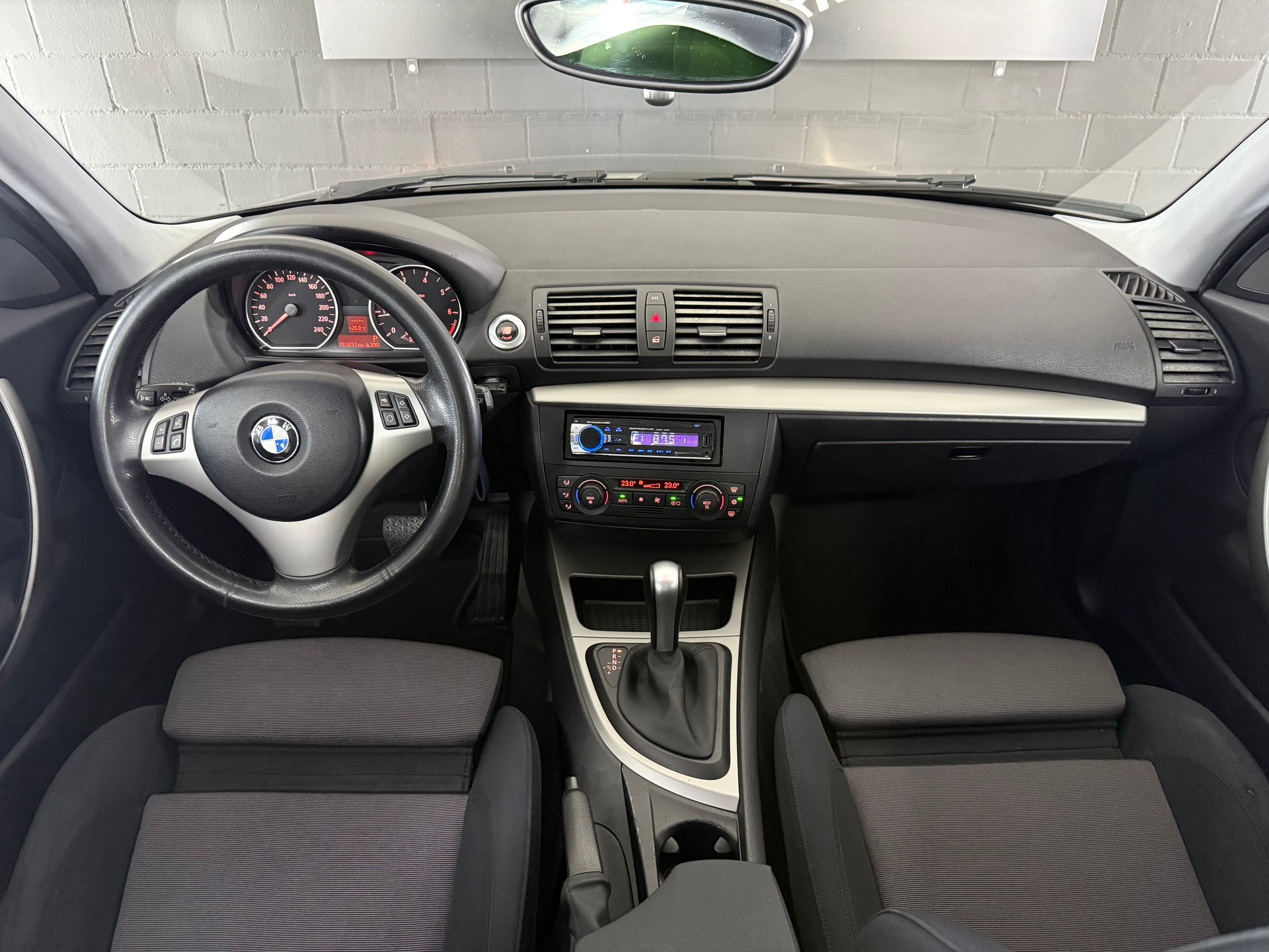 BMW 120i-image-3