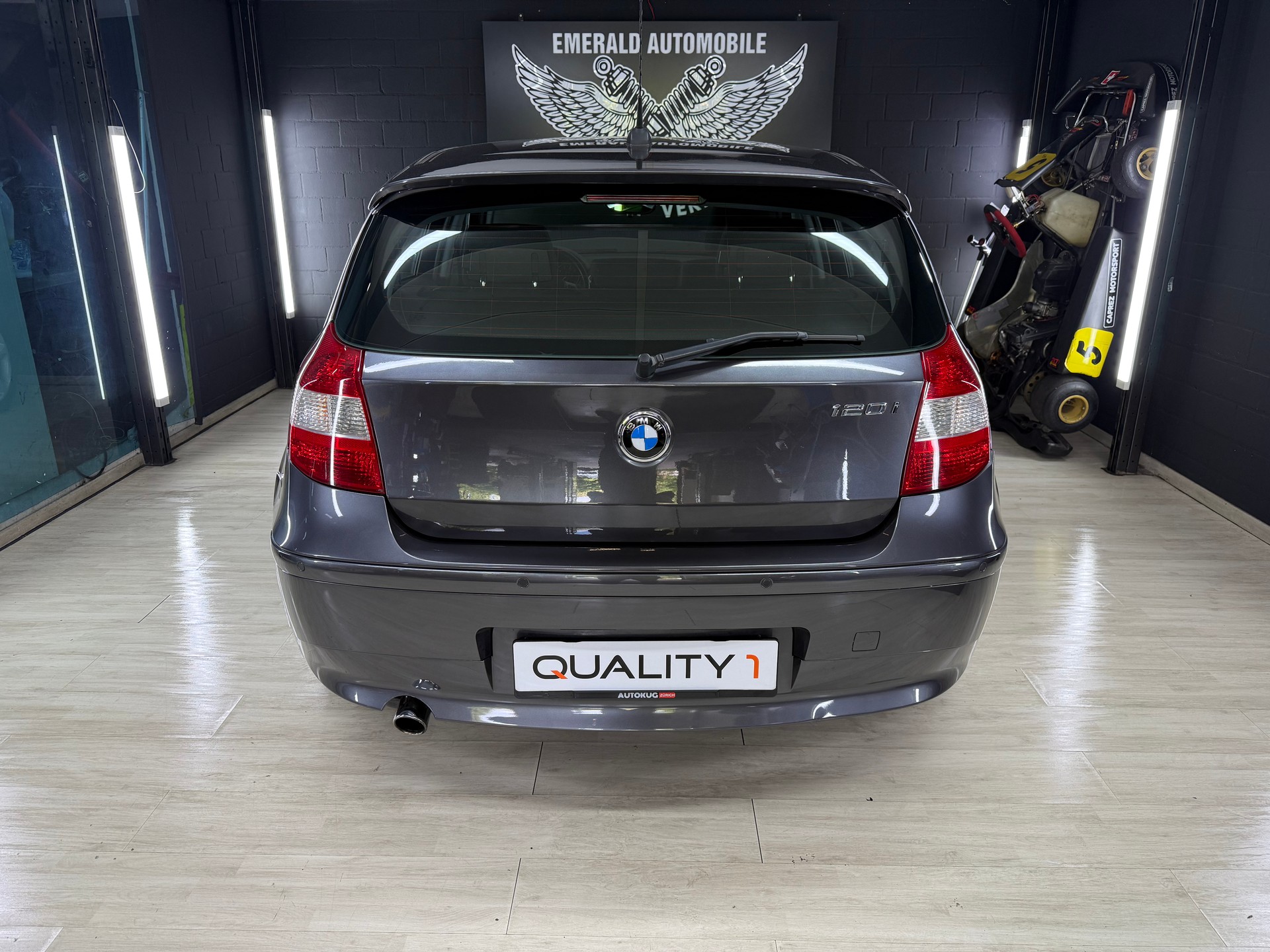 BMW 120i-image-6