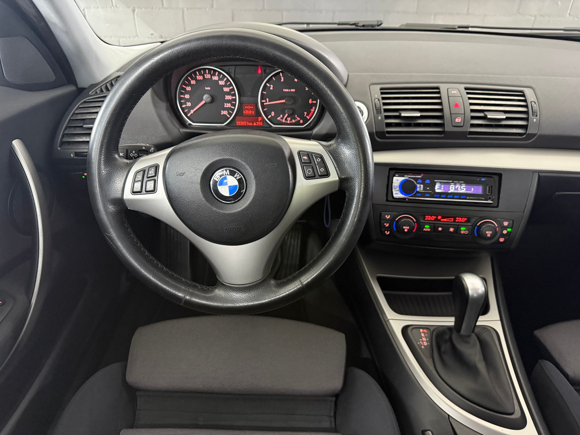 BMW 120i-image-4