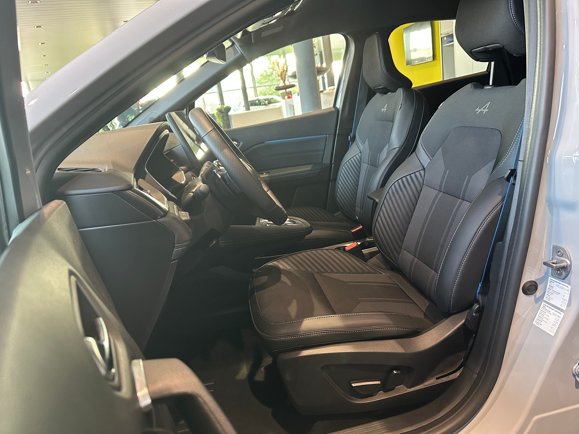 RENAULT Captur 1.3 TCe Esprit Alpine EDC-image-11
