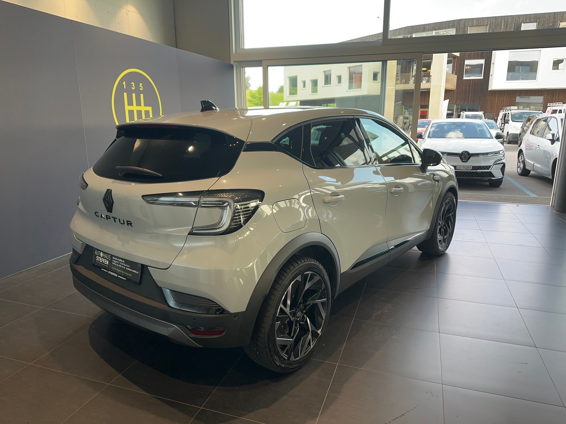 RENAULT Captur 1.3 TCe Esprit Alpine EDC-image-8