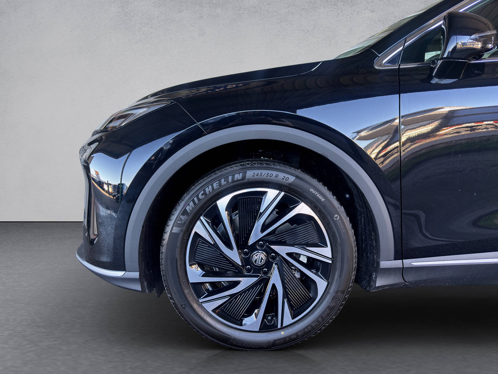 MG S6 EV 77 kWh Luxury 4WD-image-2
