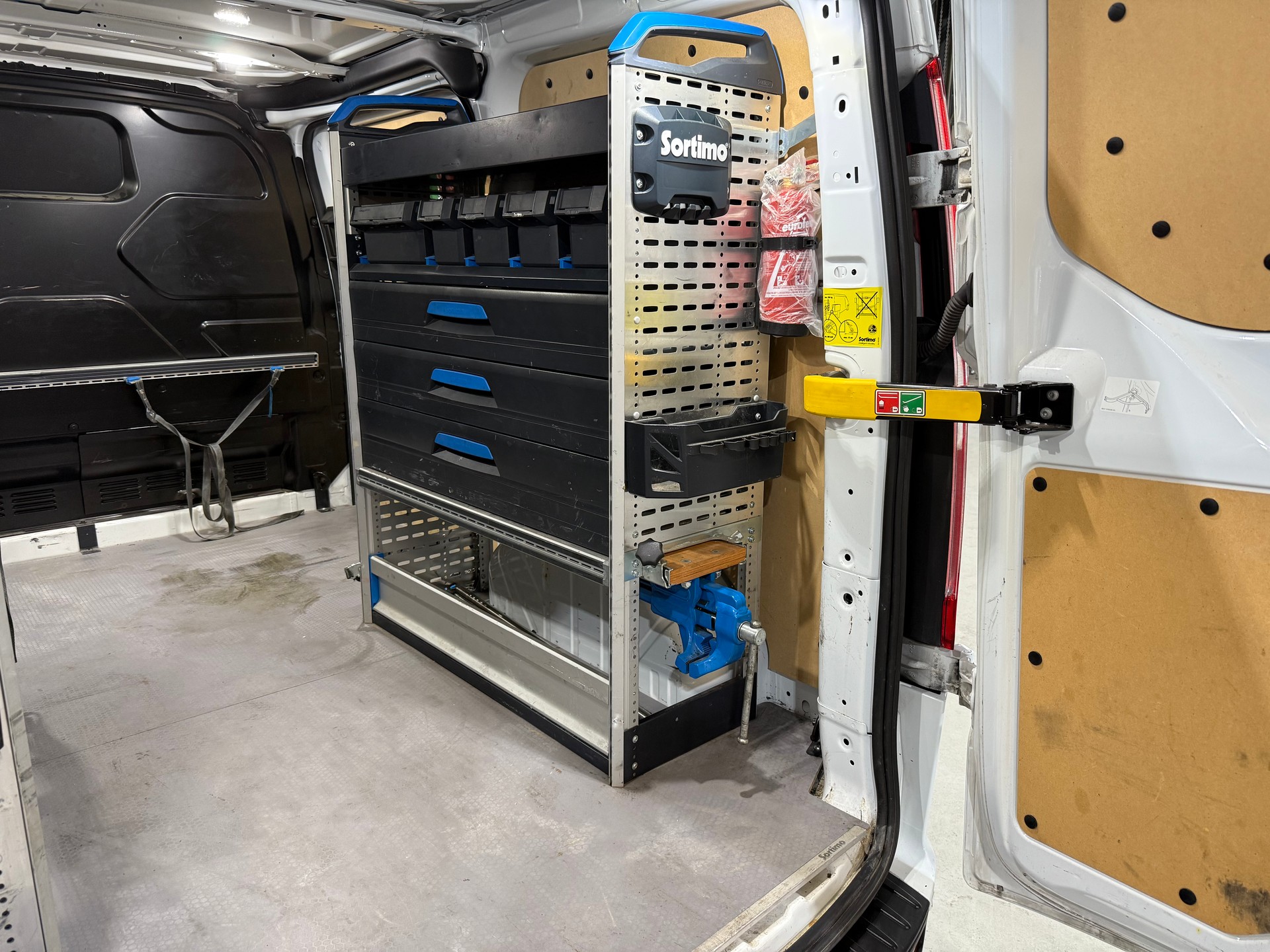 FORD Transit Custom Van 320 L1H1 Trend 3Plätzer (Sortimo)-image-11