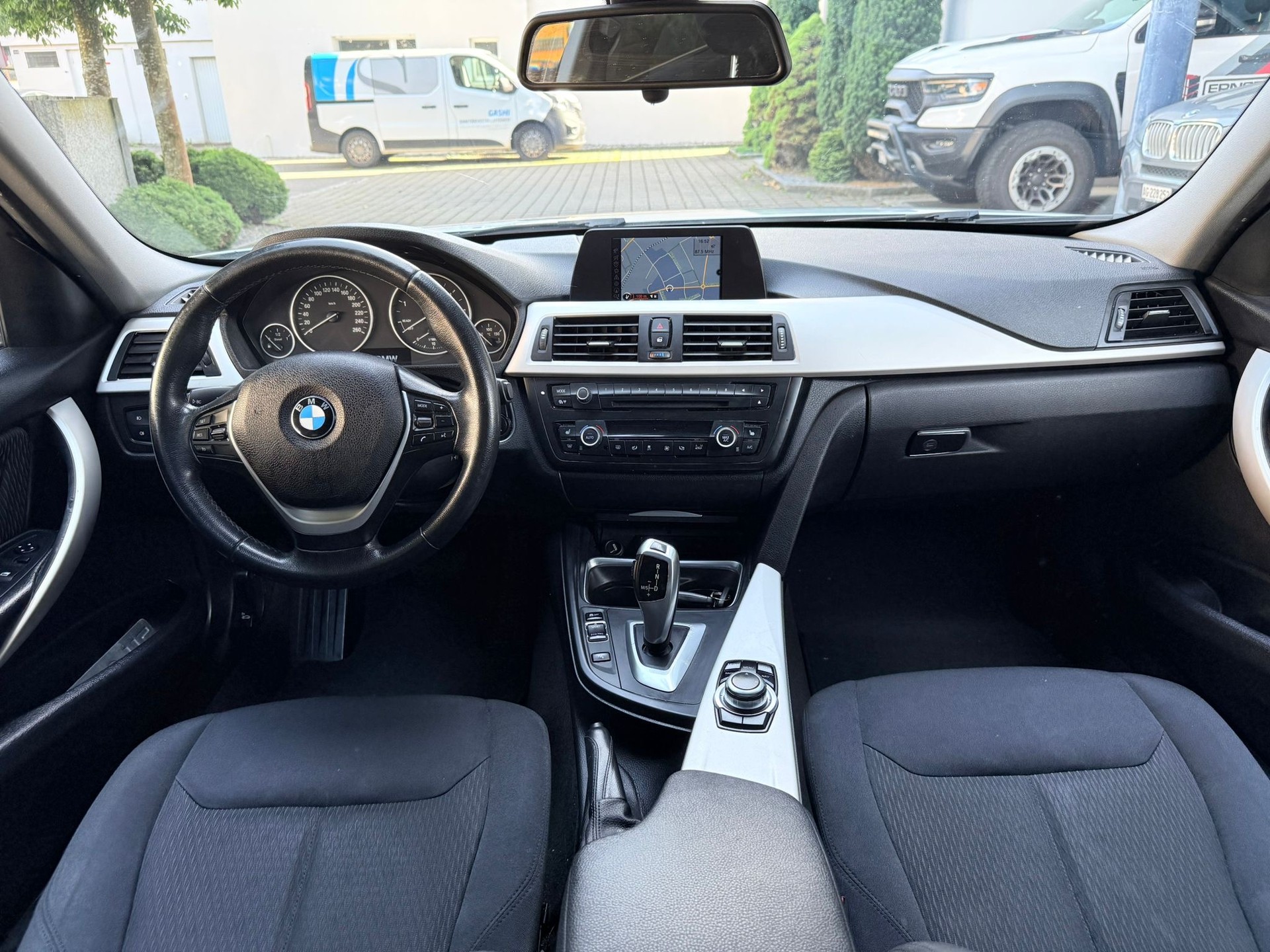 BMW 318d Steptronic-image-6