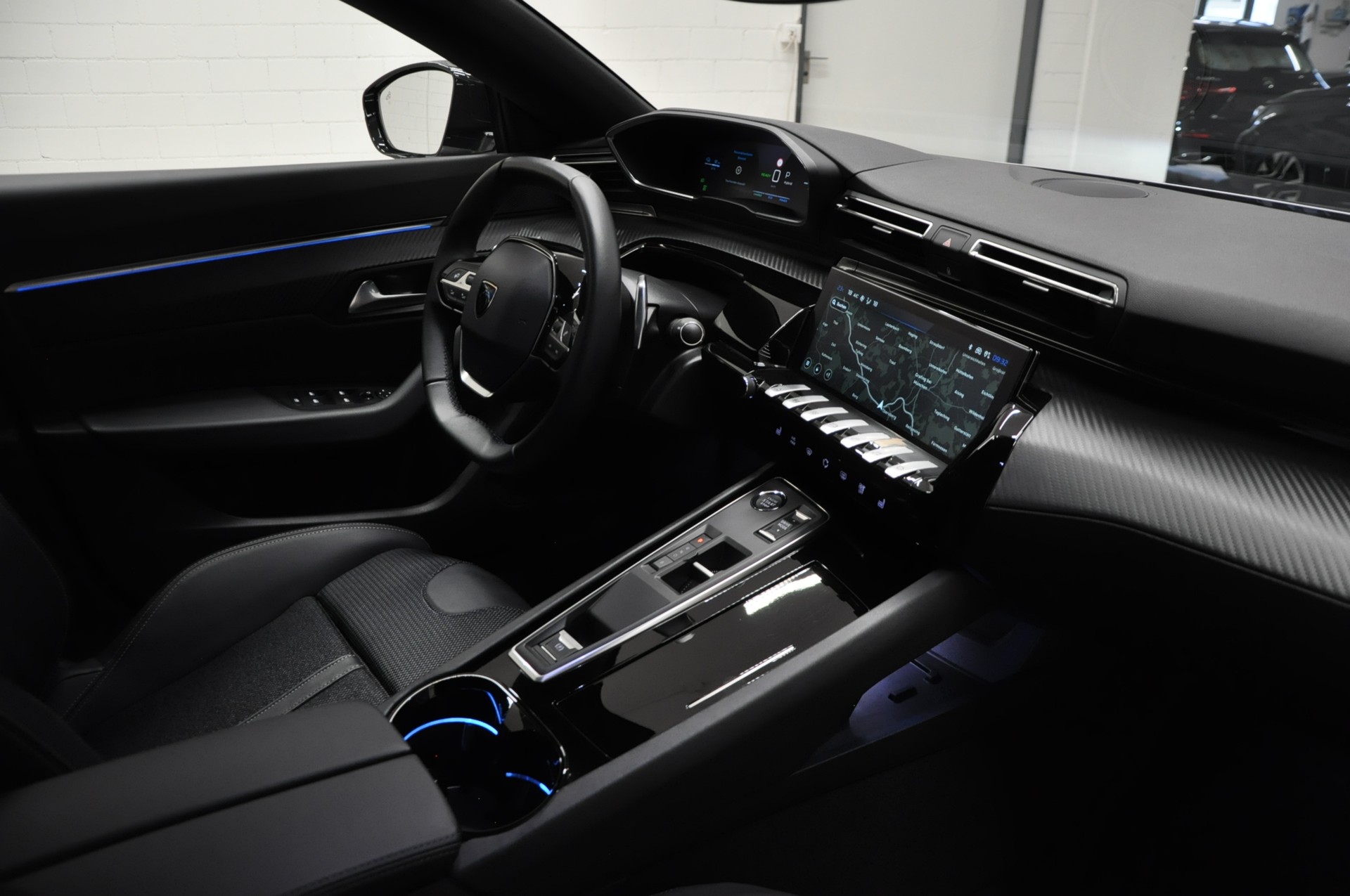PEUGEOT 508 1.6 PHEV Allure EAT8-image-9