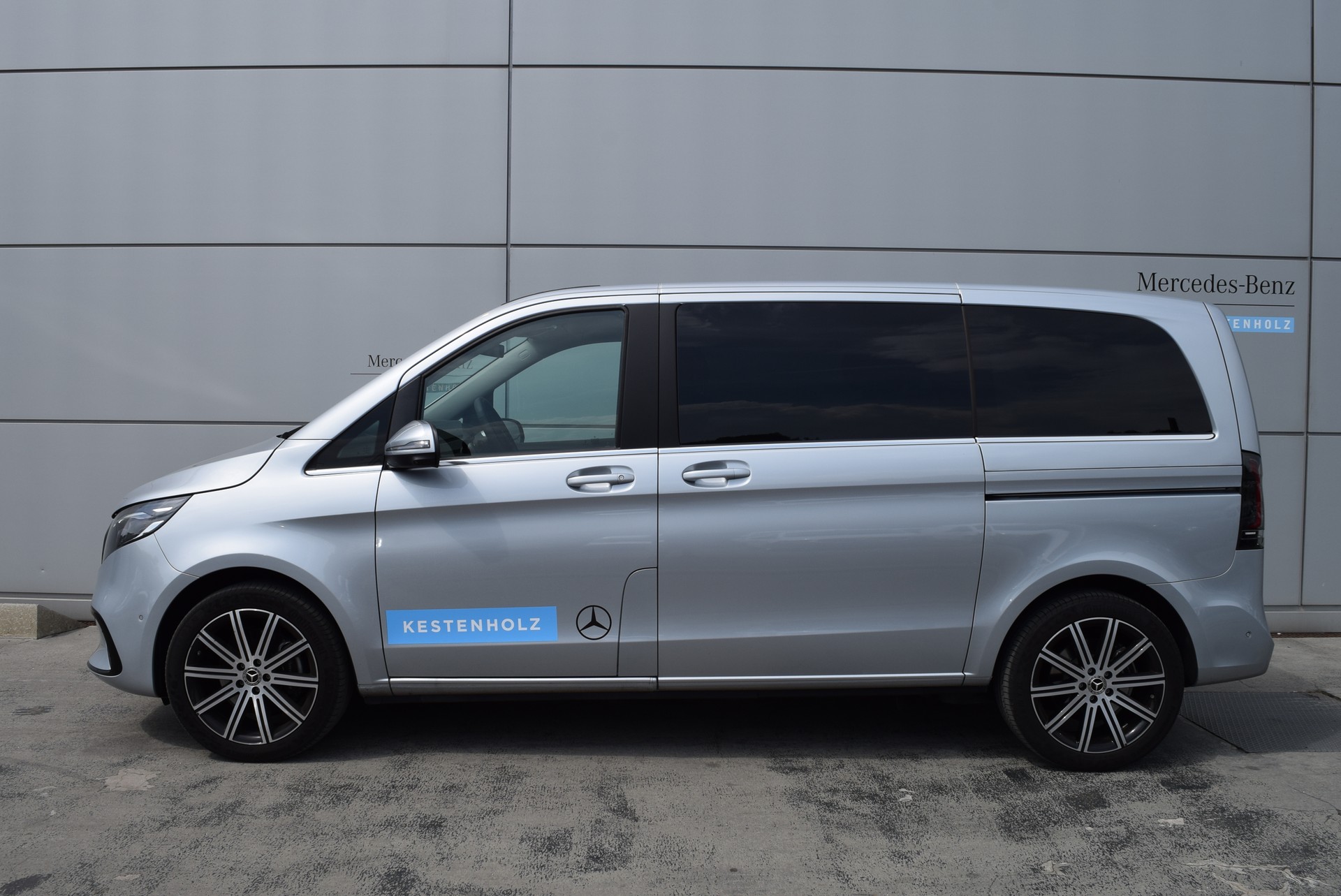 MERCEDES-BENZ V 250-showroom-element-2