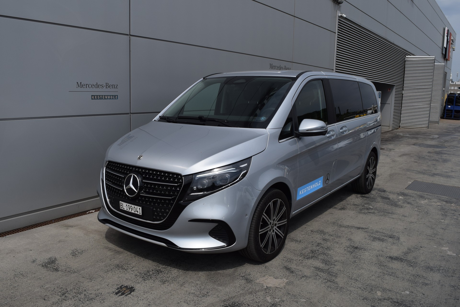 MERCEDES-BENZ V 250