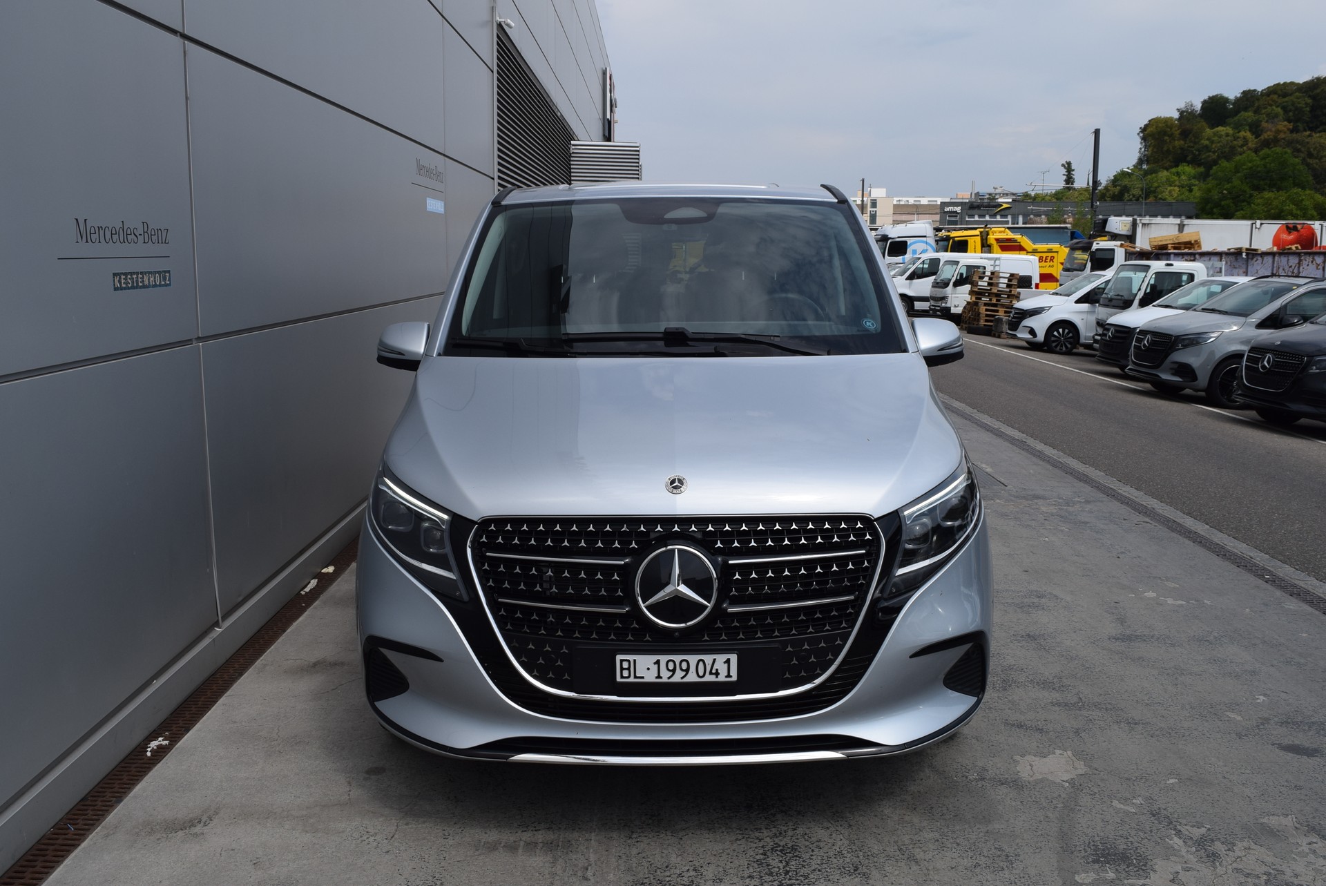 MERCEDES-BENZ V 250-showroom-element-1