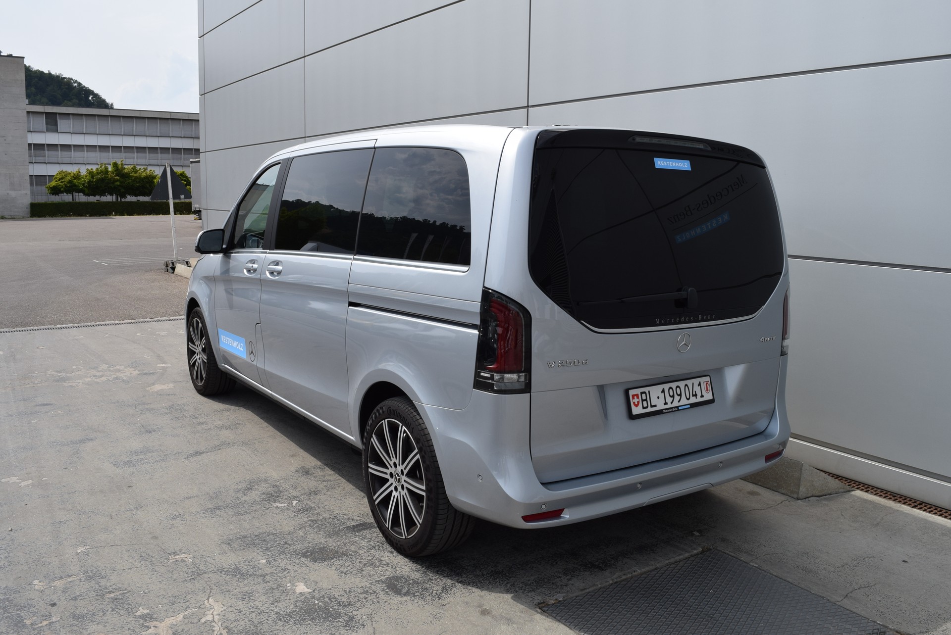 MERCEDES-BENZ V 250-showroom-element-3