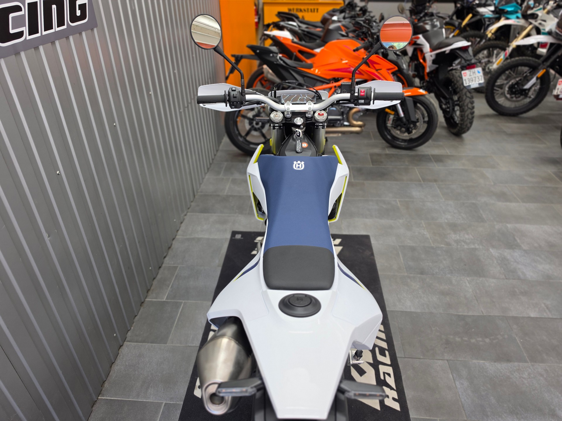 HUSQVARNA 701 Enduro-image-5