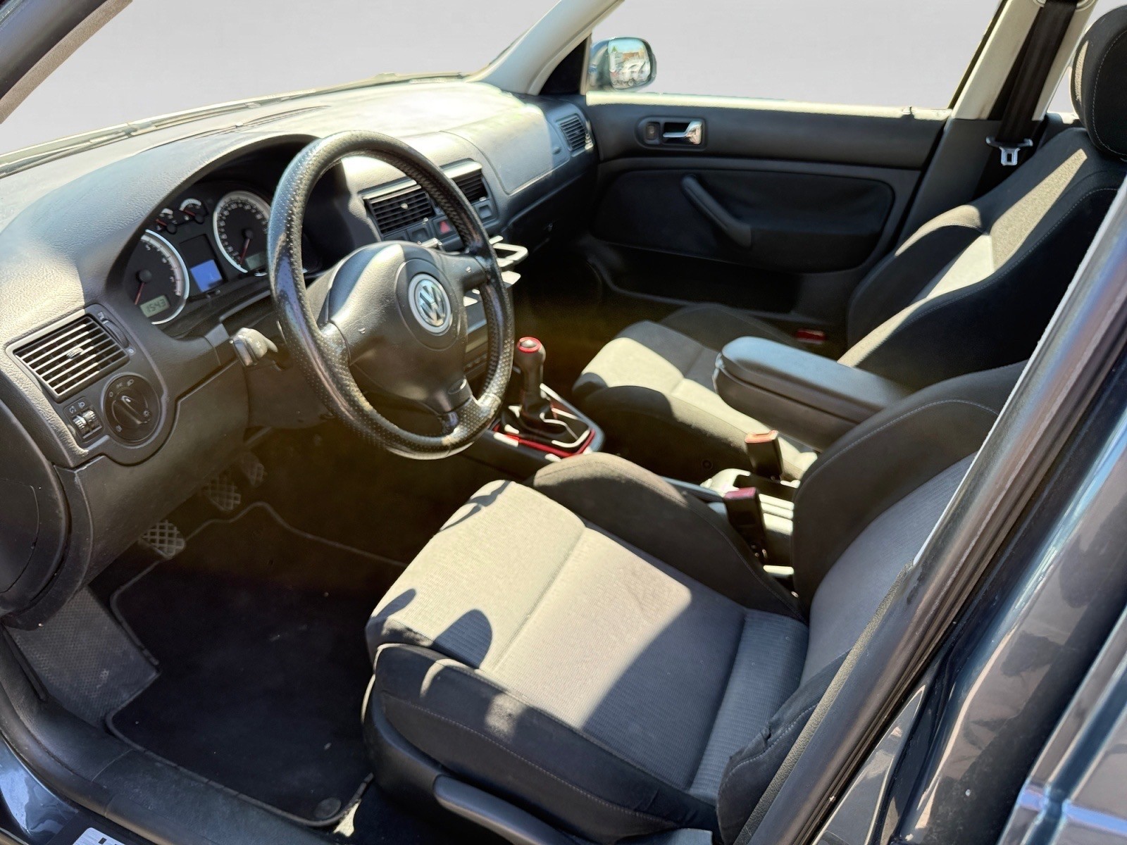 VW Golf 1.6 16V Pacific-image-8
