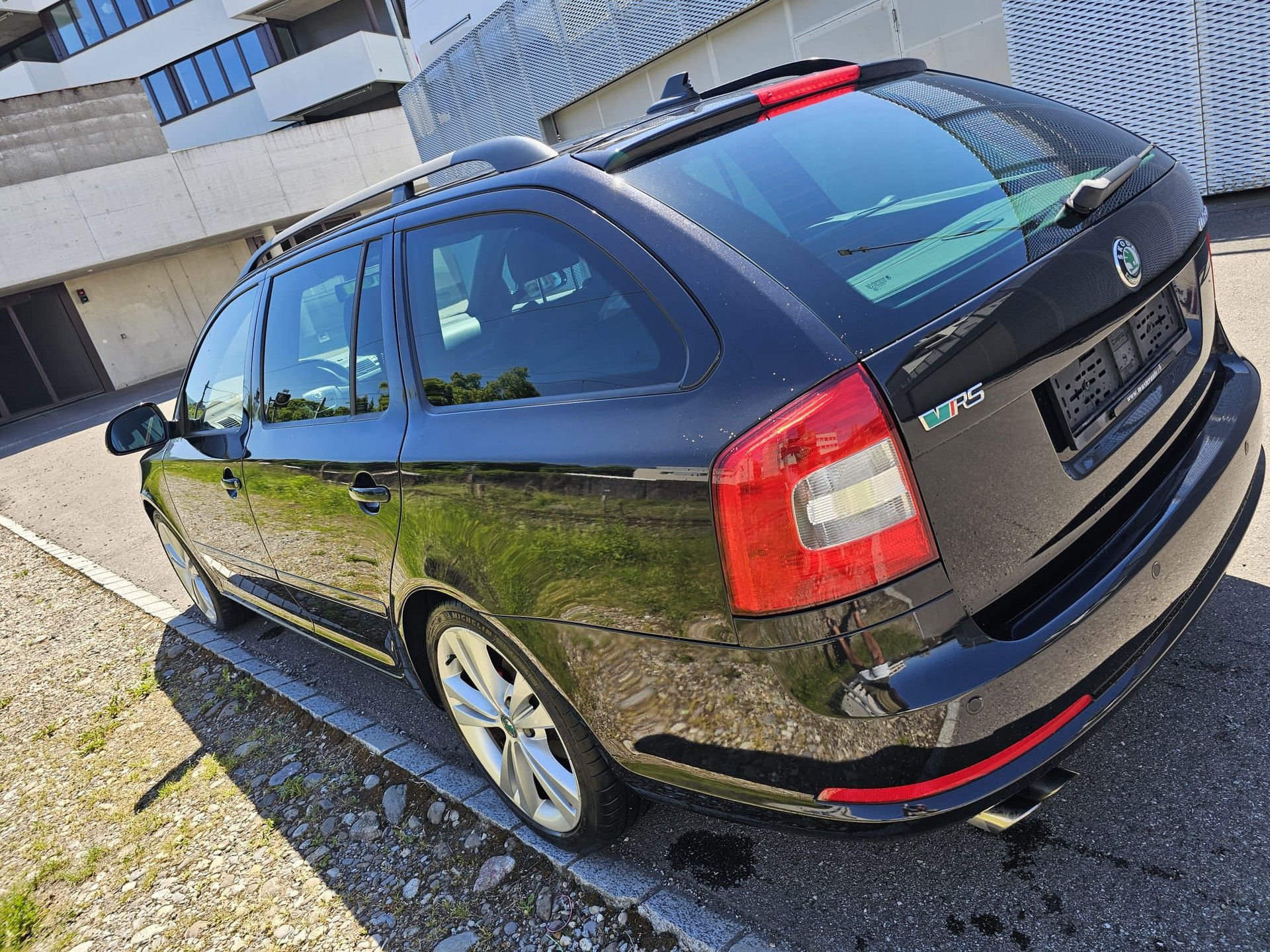 SKODA Octavia Combi 2.0 TSI RS-image-3