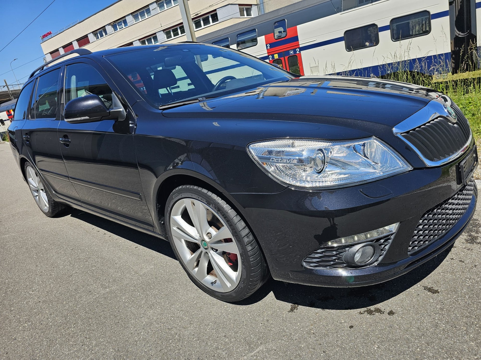 SKODA Octavia Combi 2.0 TSI RS-image-1