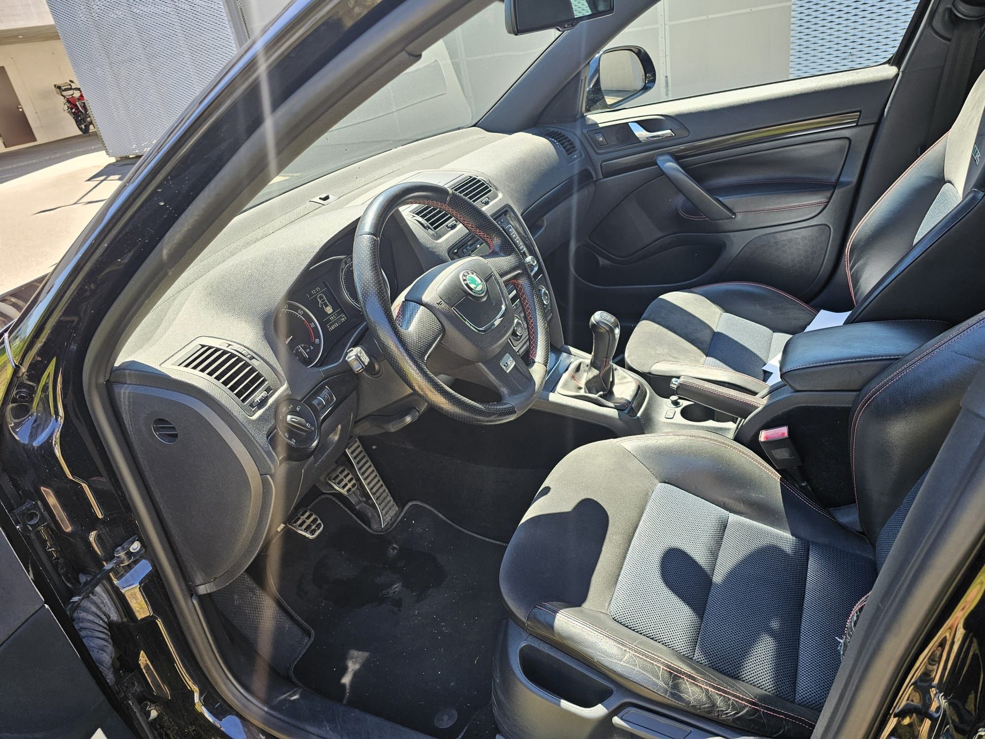 SKODA Octavia Combi 2.0 TSI RS-image-6