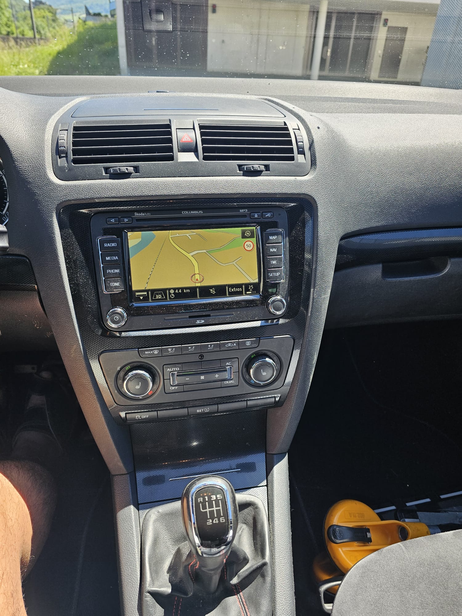 SKODA Octavia Combi 2.0 TSI RS-image-9