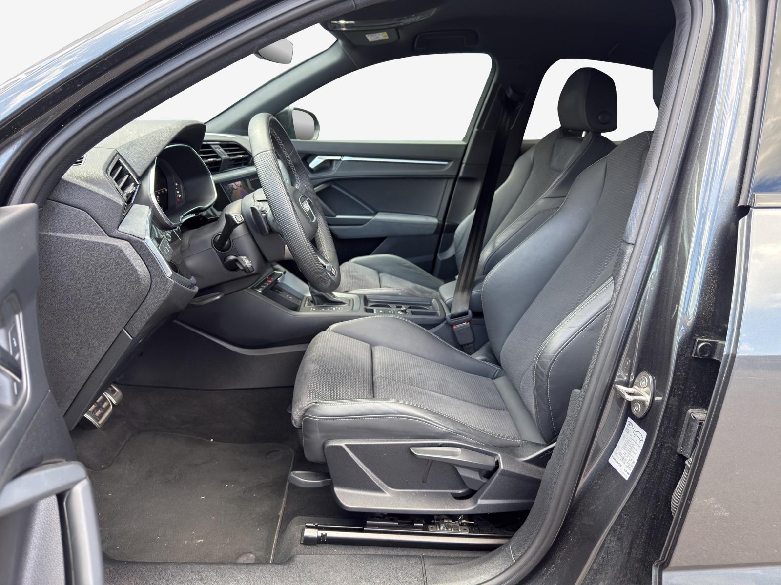 AUDI Q3 Sportback 40 TFSI S line quattro S-tronic-image-7