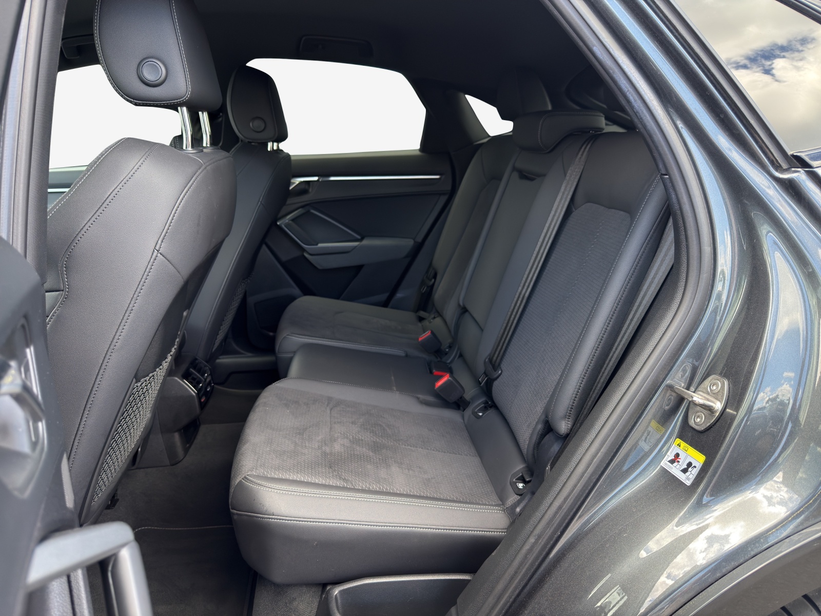 AUDI Q3 Sportback 40 TFSI S line quattro S-tronic-image-11