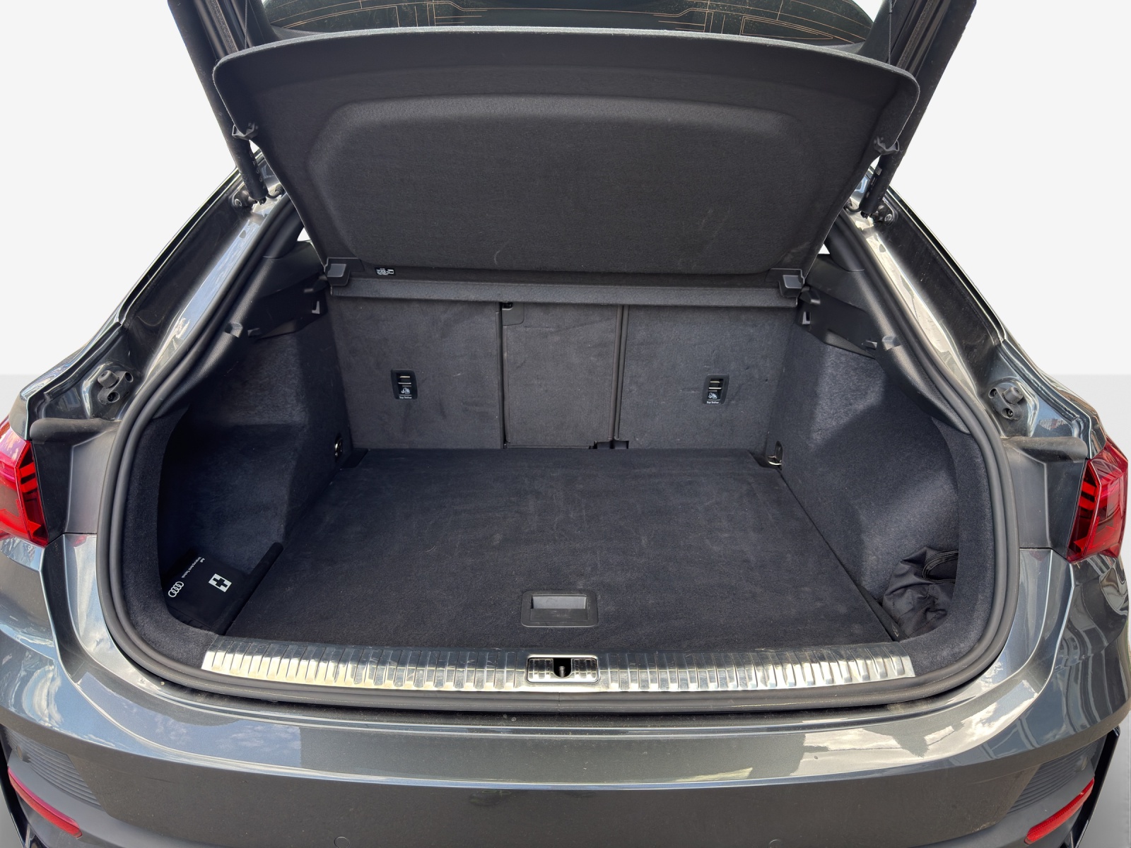 AUDI Q3 Sportback 40 TFSI S line quattro S-tronic-image-12