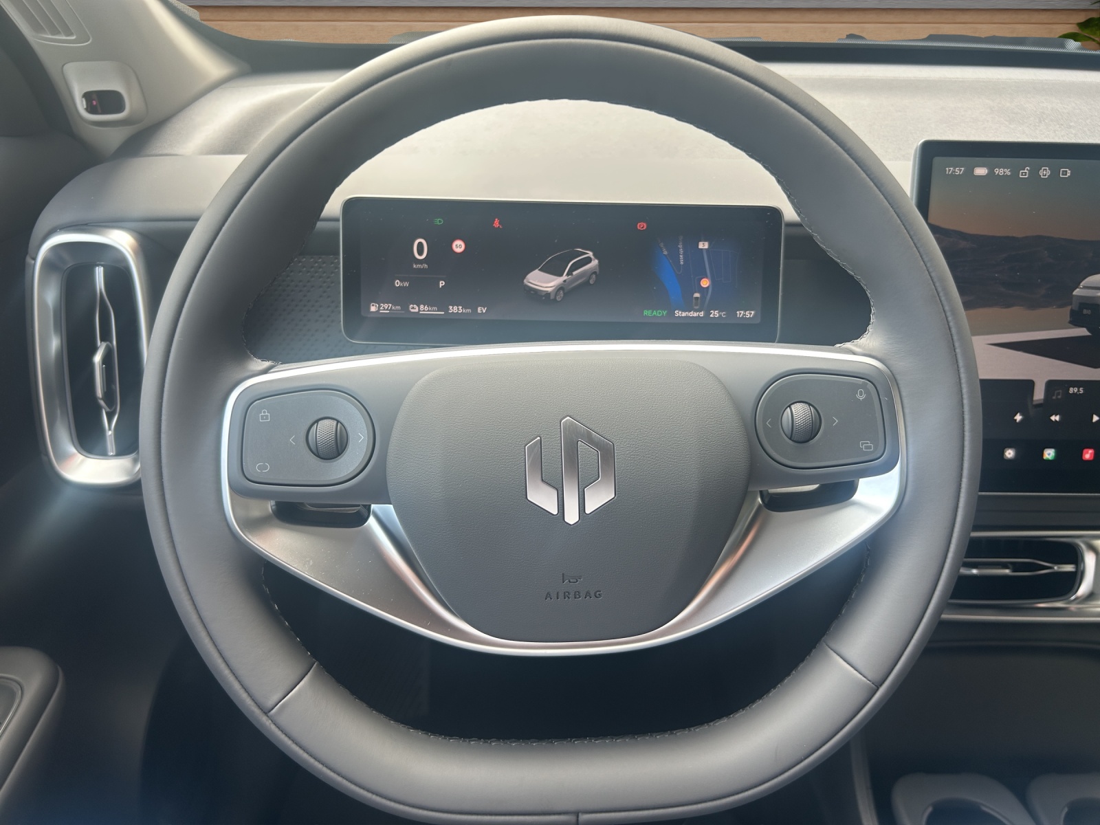 LEAPMOTOR B10 1.5 Hybrid EV-image-12