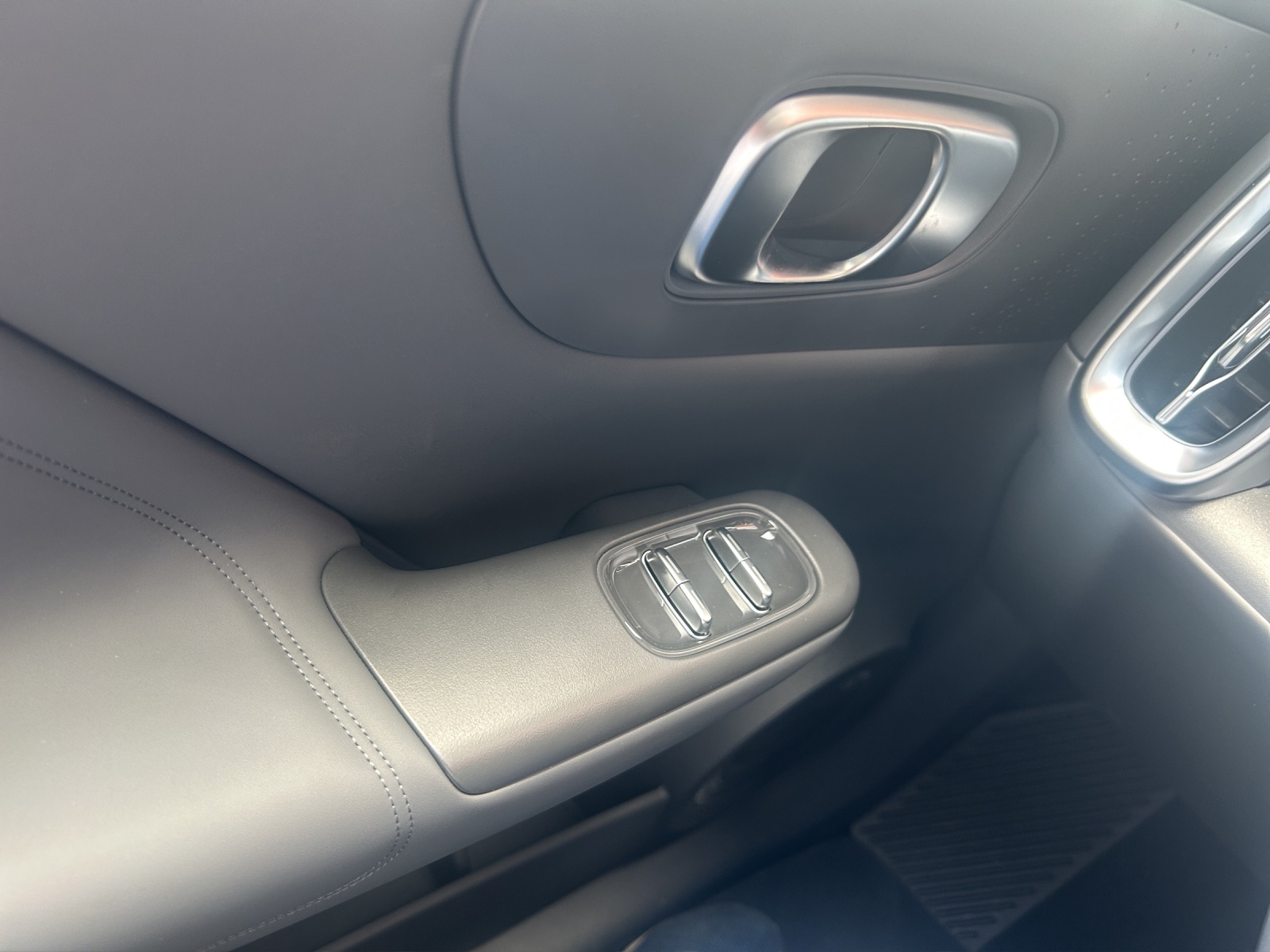 LEAPMOTOR B10 1.5 Hybrid EV-image-14