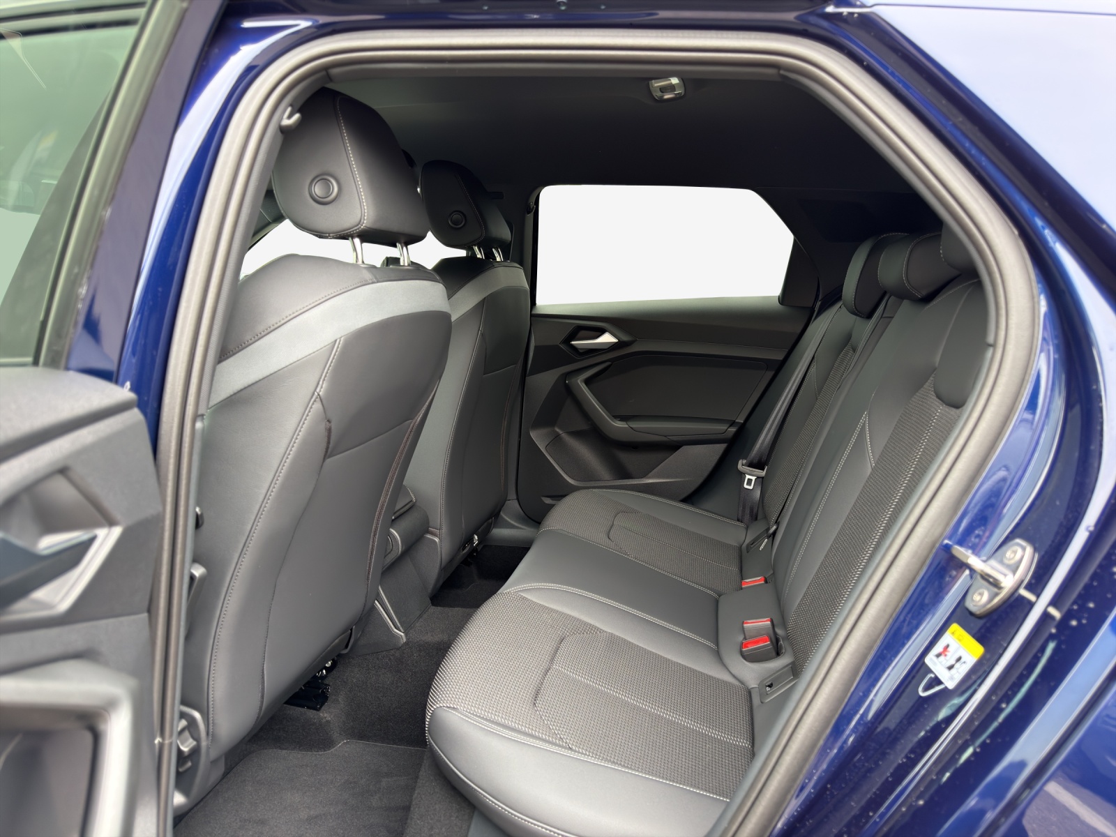 AUDI A1 Sportback 30 TFSI S Line S-tronic-image-11