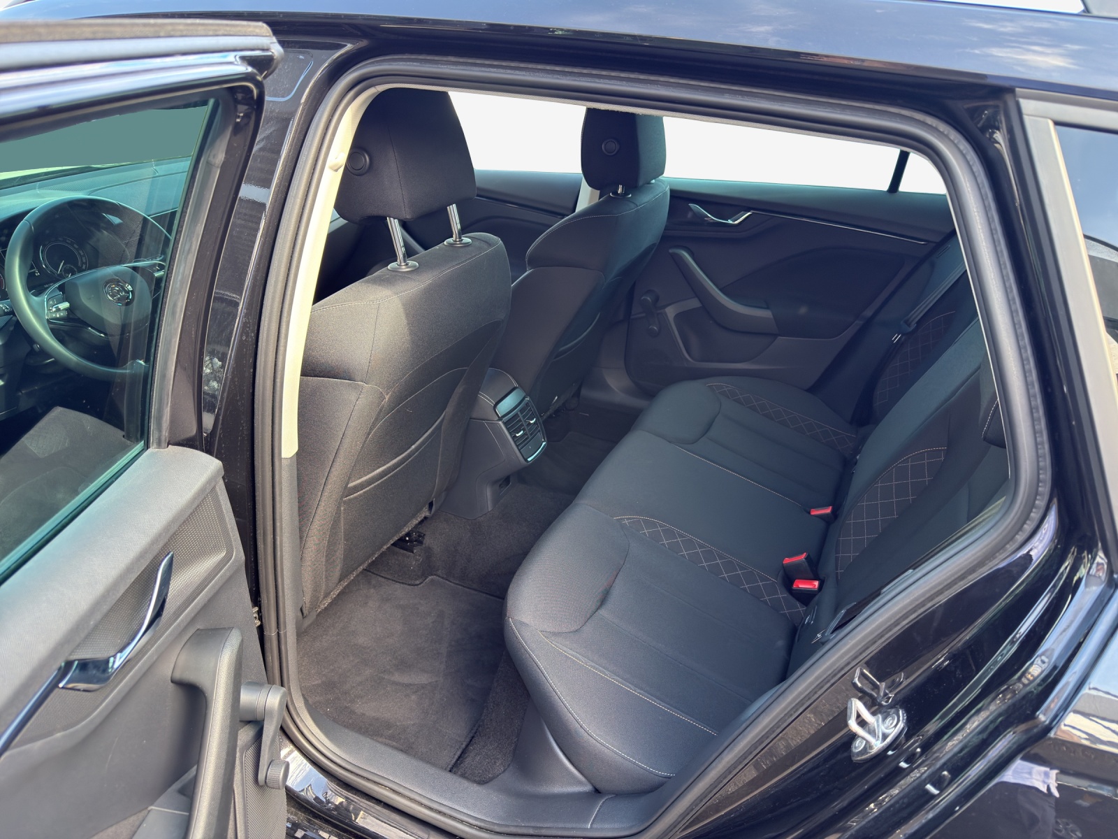SKODA Kamiq 1.5 TSI ACT Ambition DSG-image-11