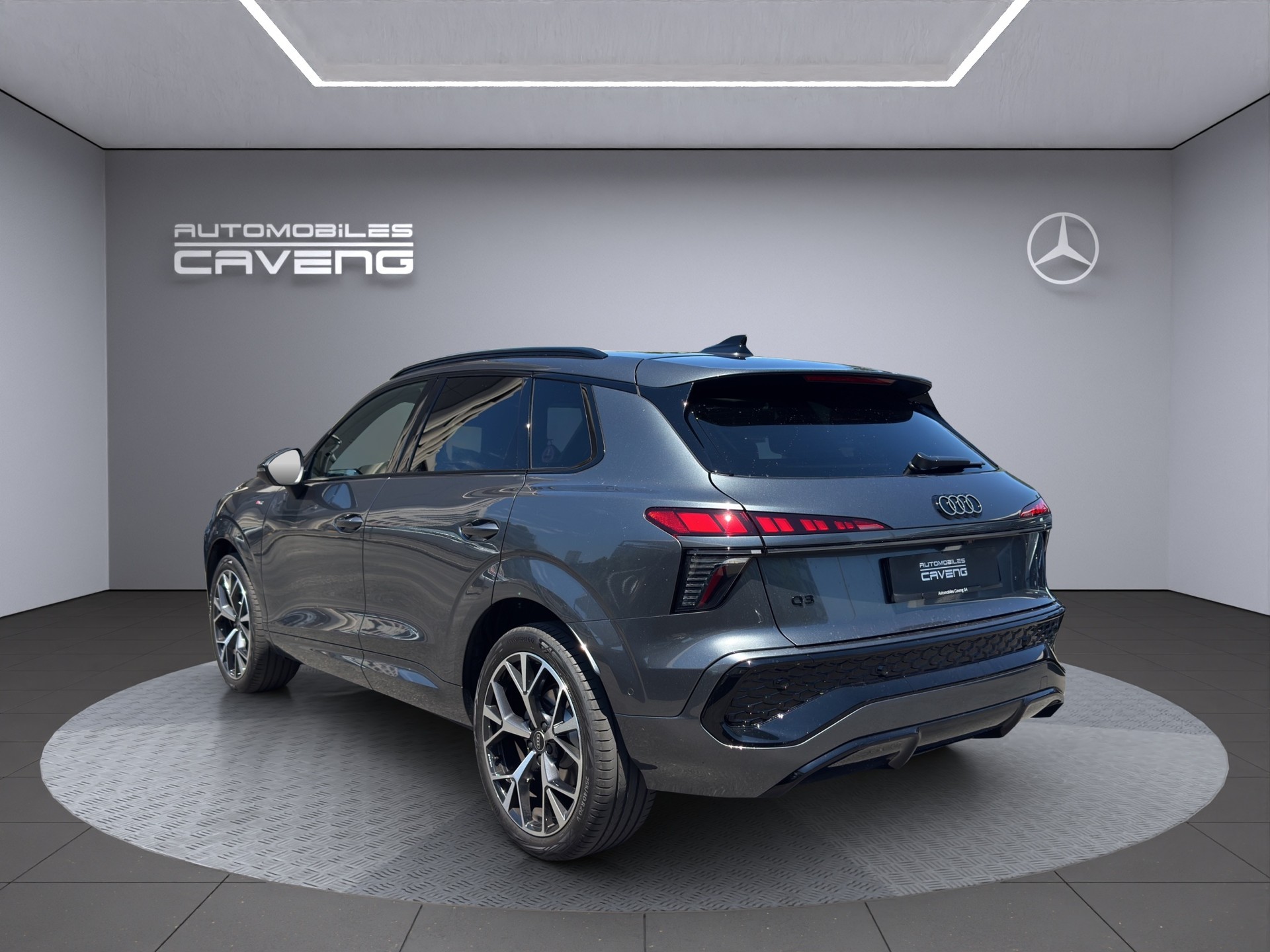 AUDI Q3 SUV 110 kW TFSI S Line S tronic-image-2