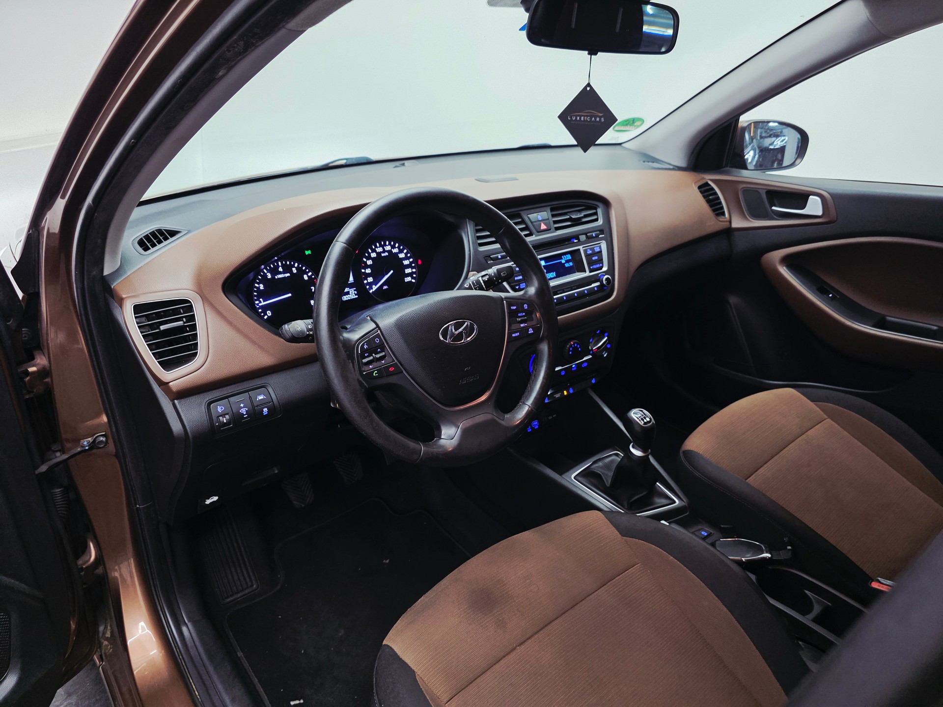 HYUNDAI i20 1.2 Amplia*TOP AUSSTATTUNG*-image-7