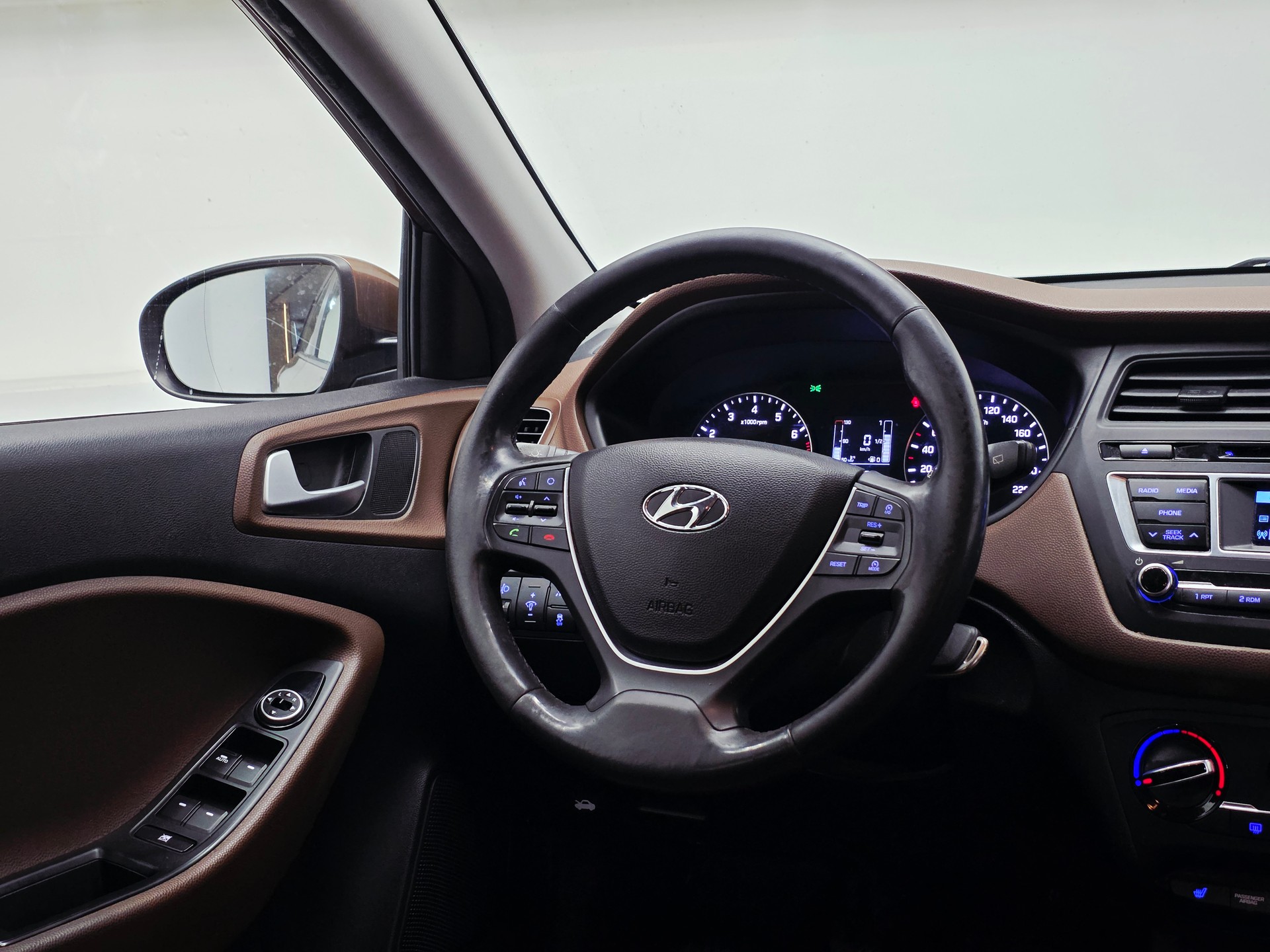 HYUNDAI i20 1.2 Amplia*TOP AUSSTATTUNG*-image-10