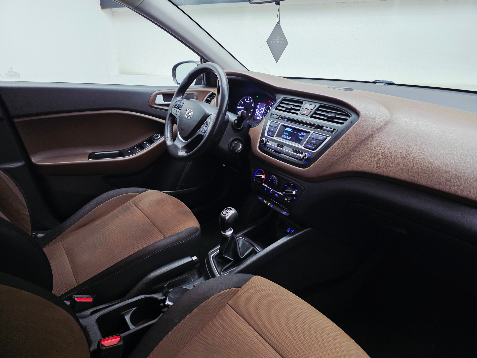 HYUNDAI i20 1.2 Amplia*TOP AUSSTATTUNG*-image-11