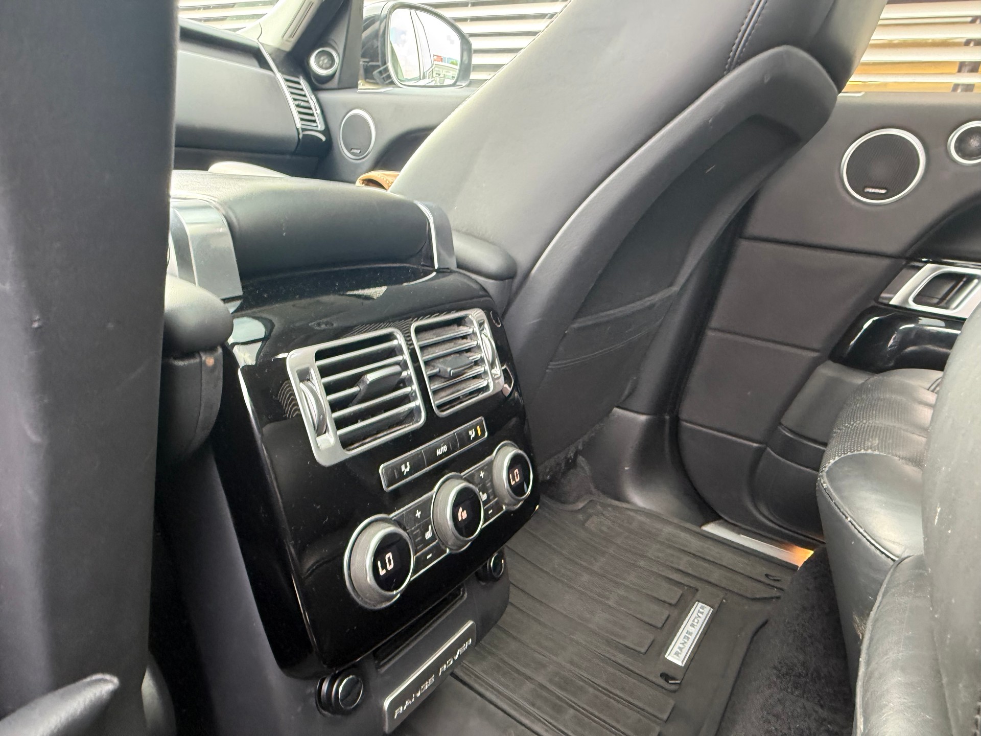 LAND ROVER Range Rover 4.4 SDV8 Vogue Automatic-image-8