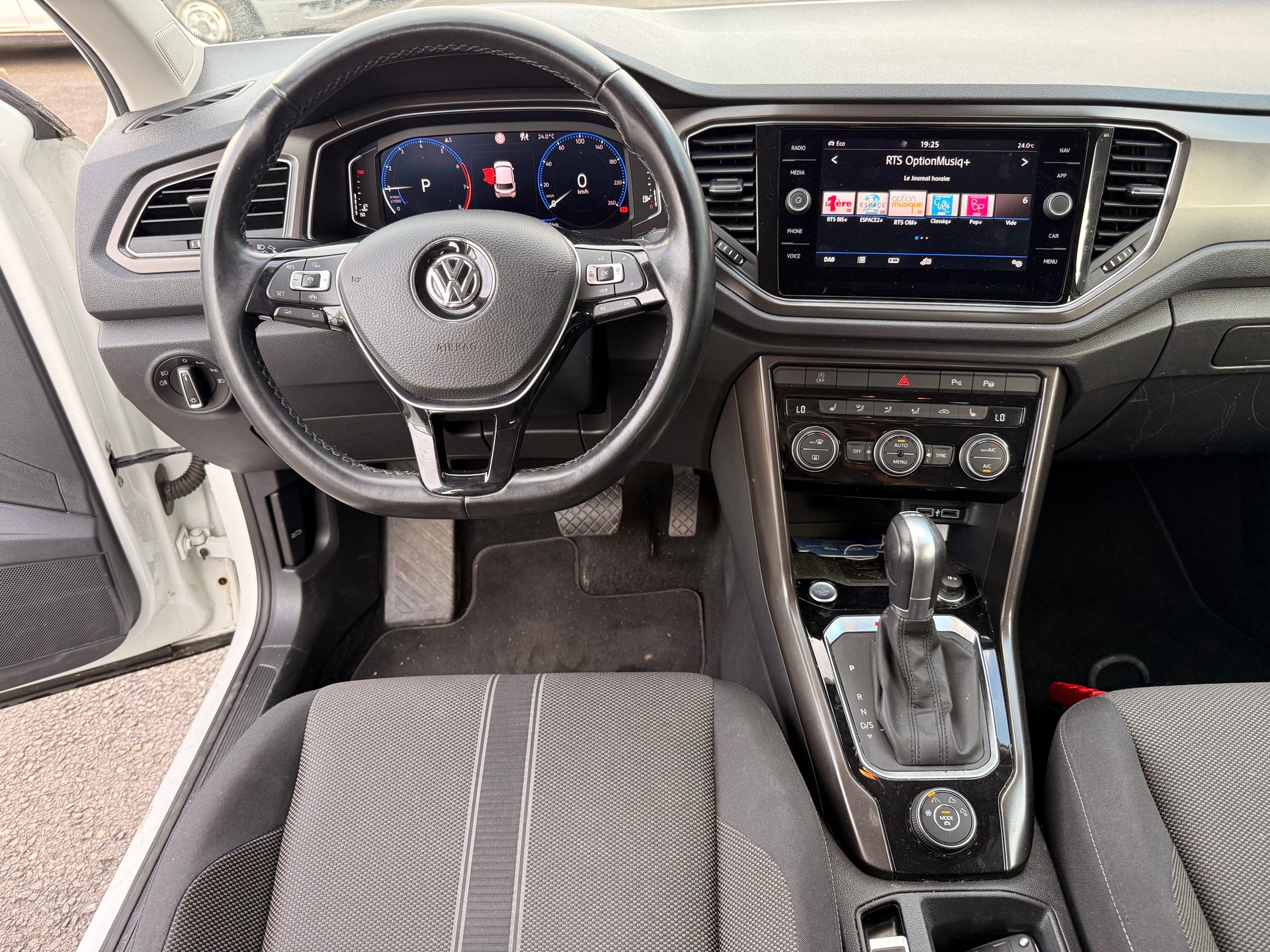 VW T-Roc 1.5 TSI EVO Sport DSG 4Motion-image-6