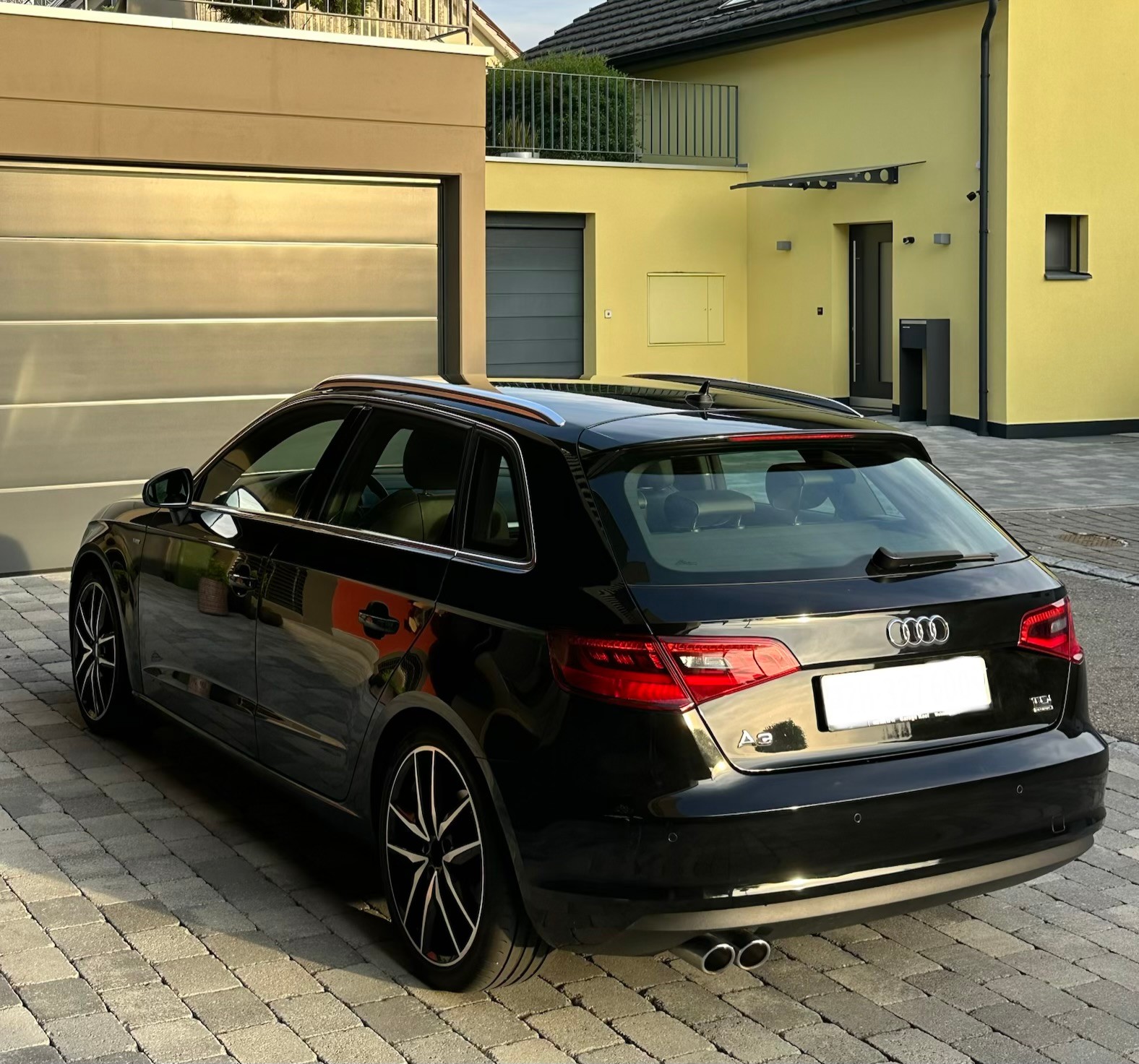 AUDI 2.0 TDI 150 quattro S-Line-image-1