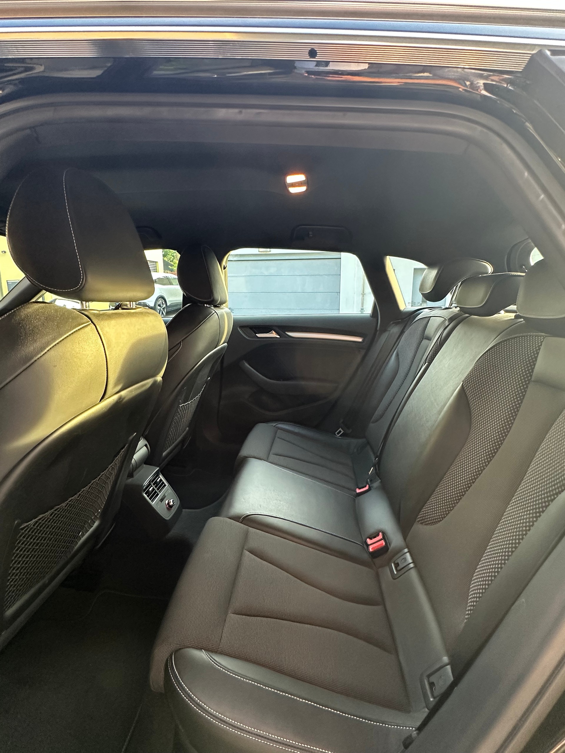 AUDI 2.0 TDI 150 quattro S-Line-image-5