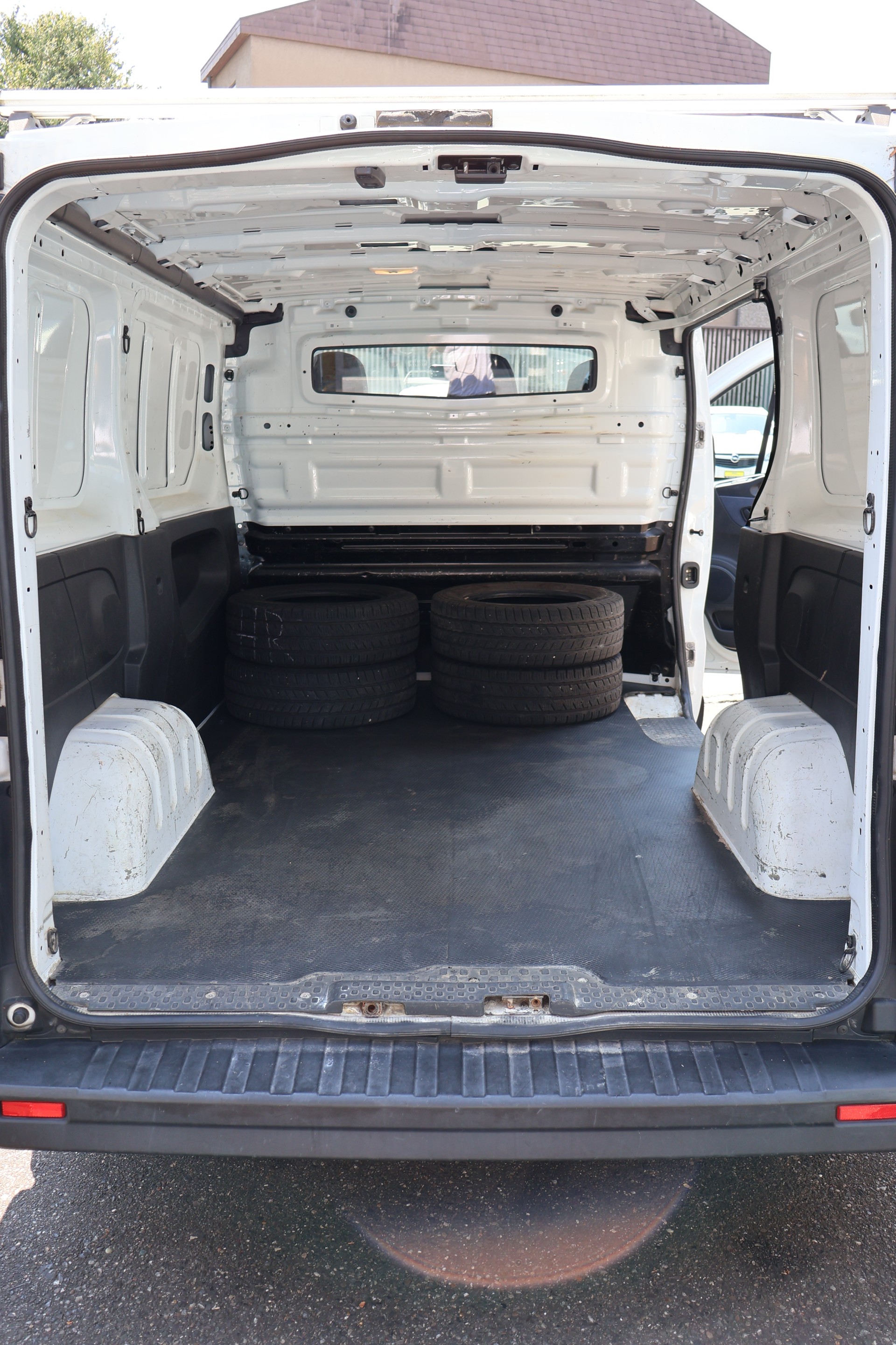 OPEL Vivaro 1.6 CDTI 2.9t L1H1-image-9
