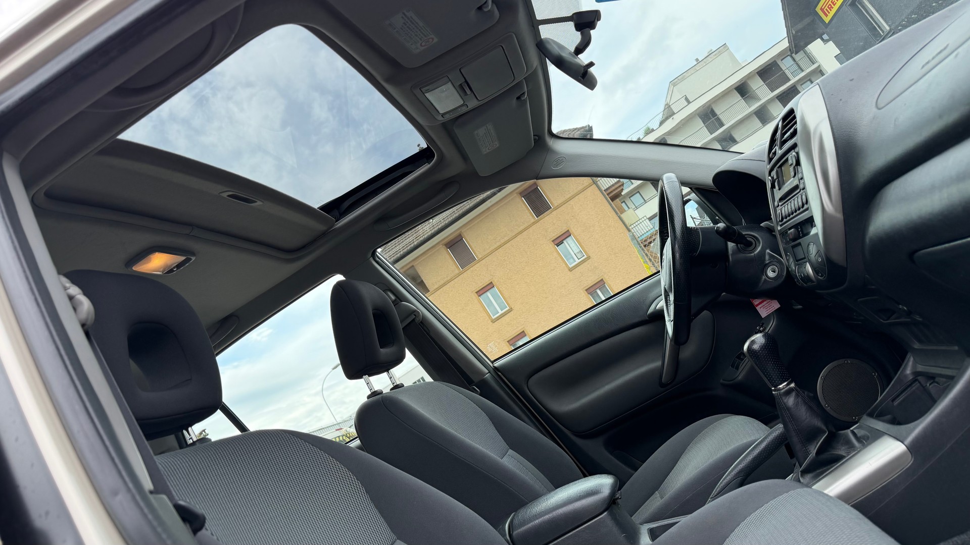 TOYOTA RAV-4 2.0 16V Linea Sol-image-5