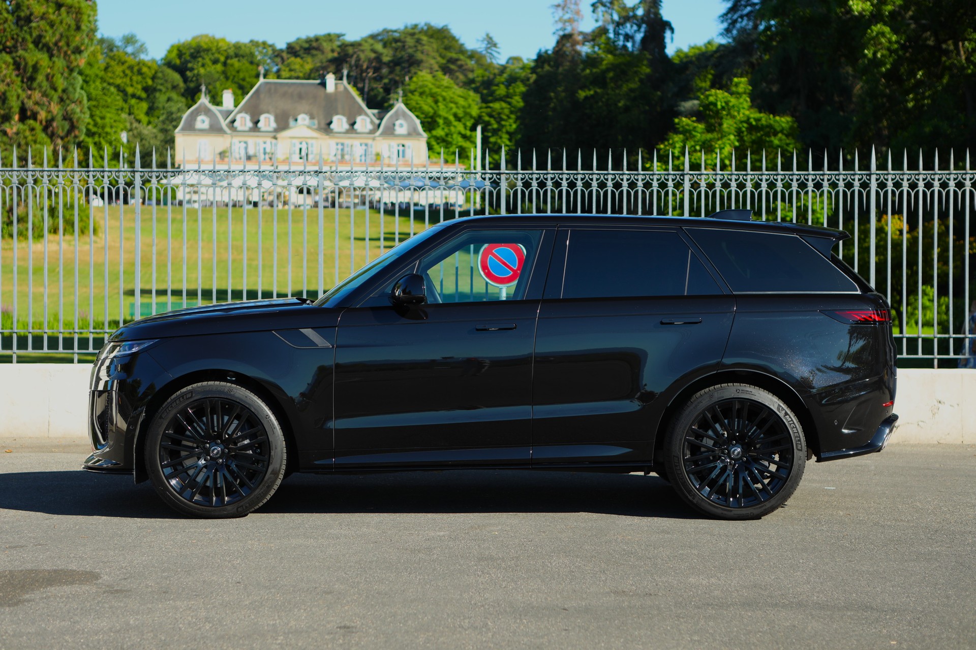 LAND ROVER Range Rover Sport P635 4.4 V8 SV Edition One-image-0