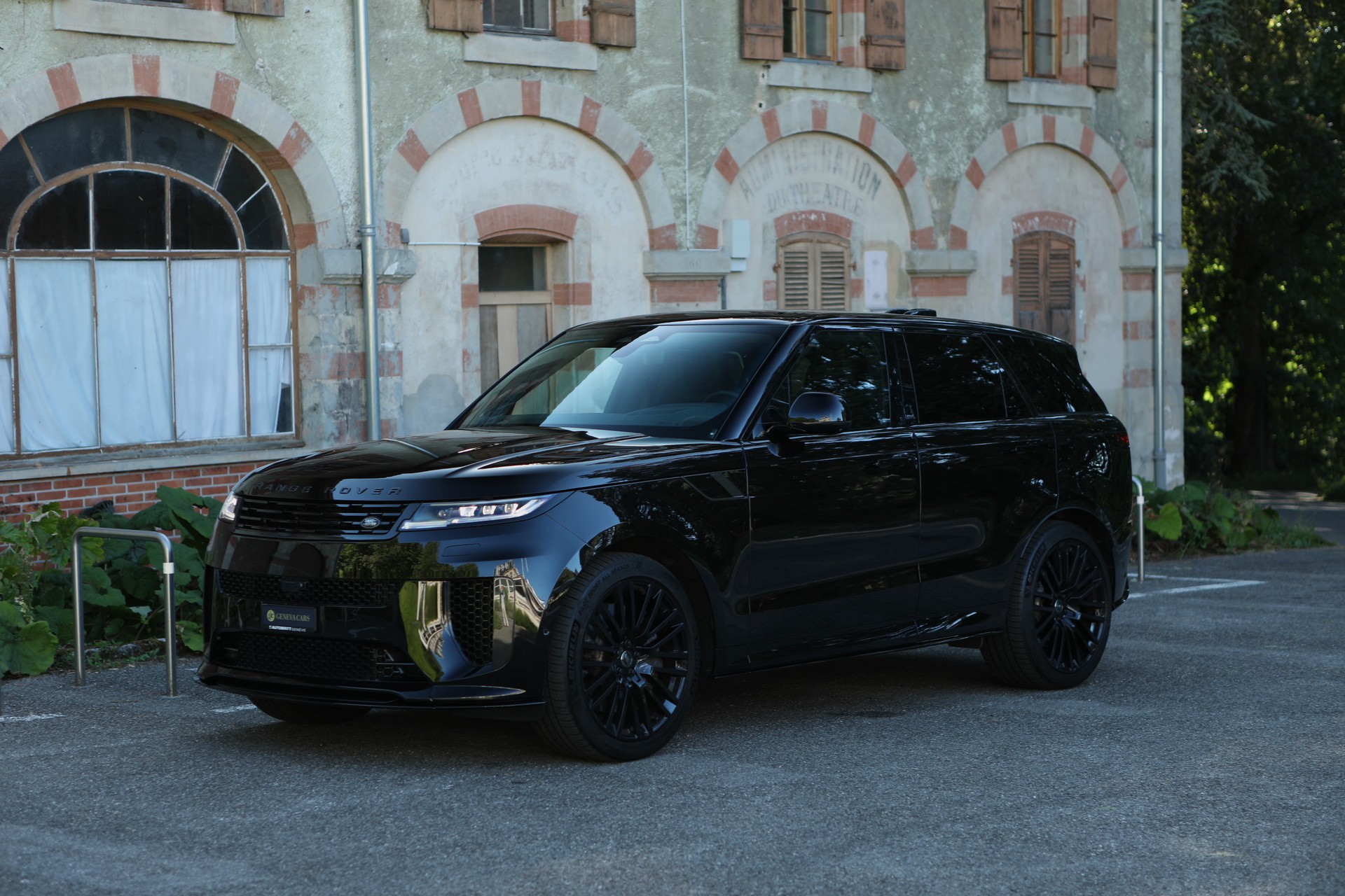 LAND ROVER Range Rover Sport P635 4.4 V8 SV Edition One-image-5